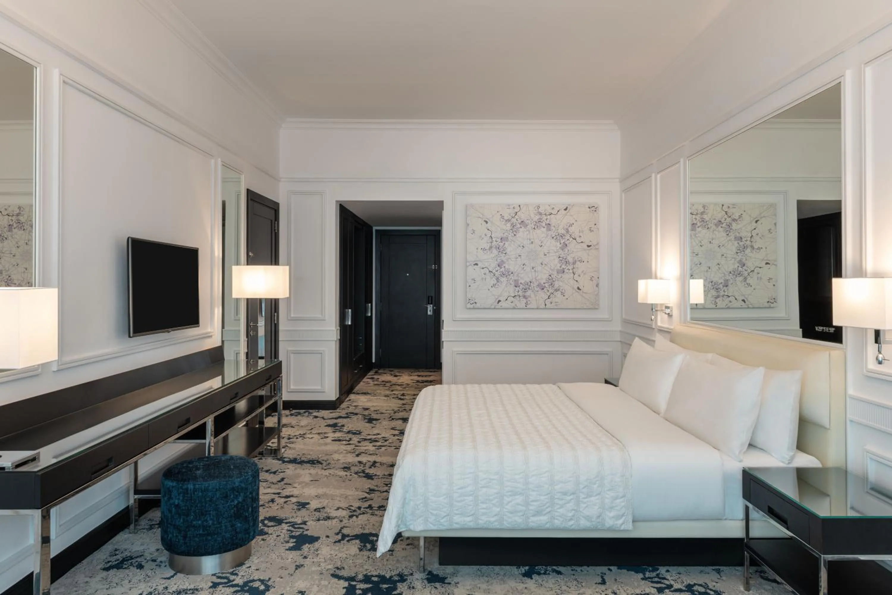 Bed in Le Meridien Mina Seyahi Beach Resort & Waterpark