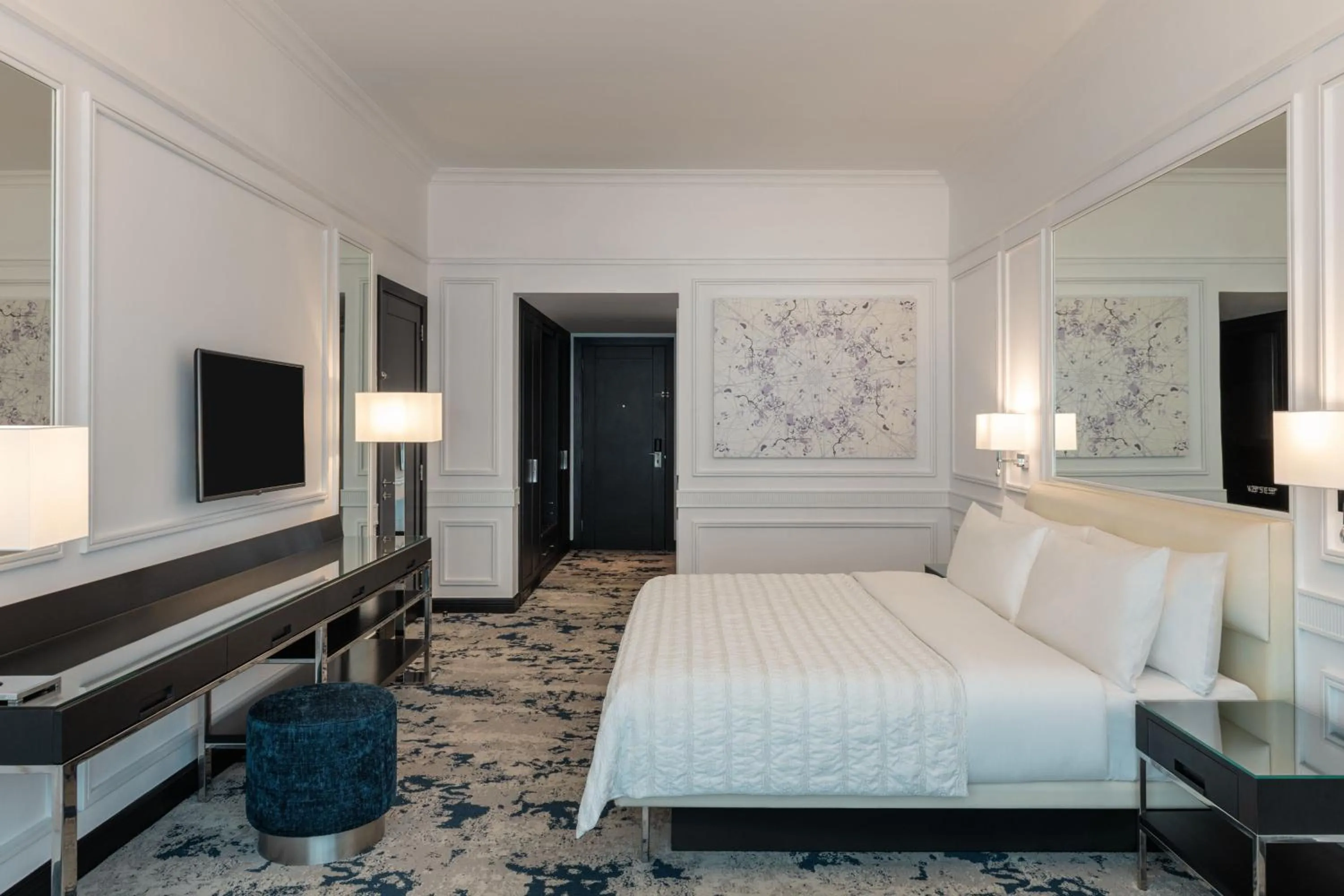 Photo of the whole room, Bed in Le Meridien Mina Seyahi Beach Resort & Waterpark