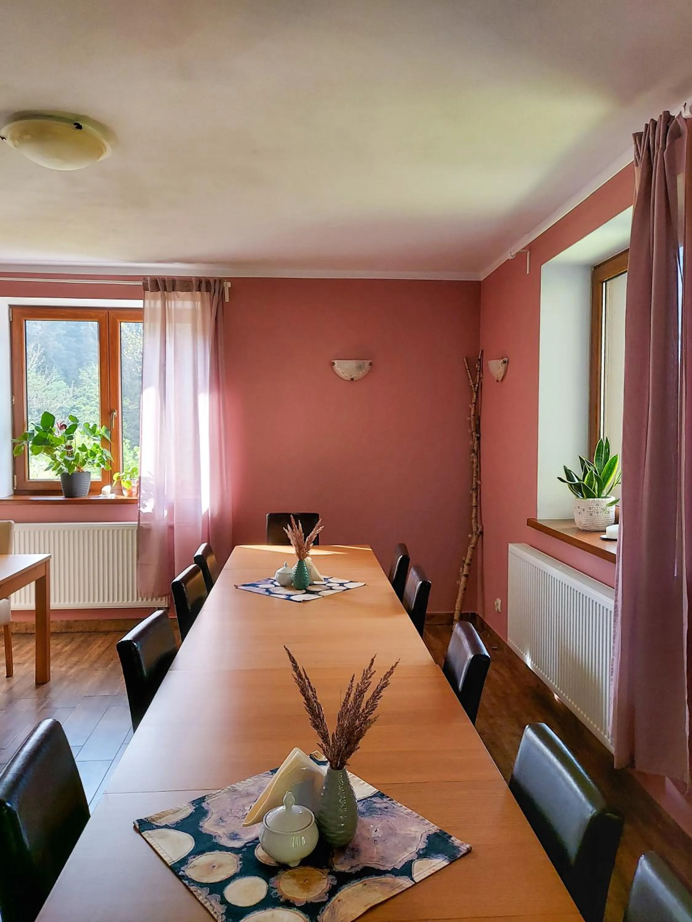 Dining area in Willa Rudy