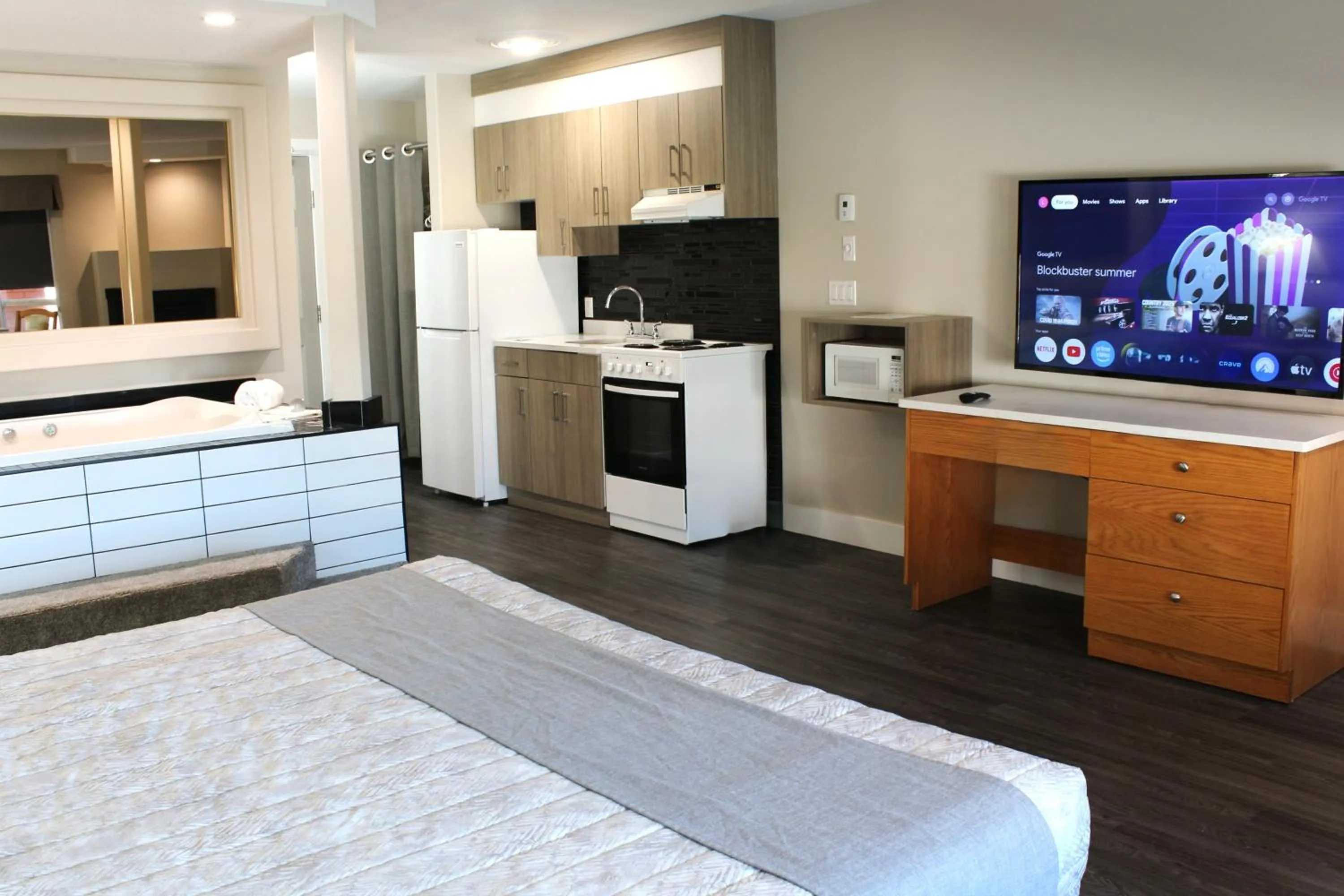 Photo of the whole room, Bed in Western Budget Motel #1 Leduc/Nisku