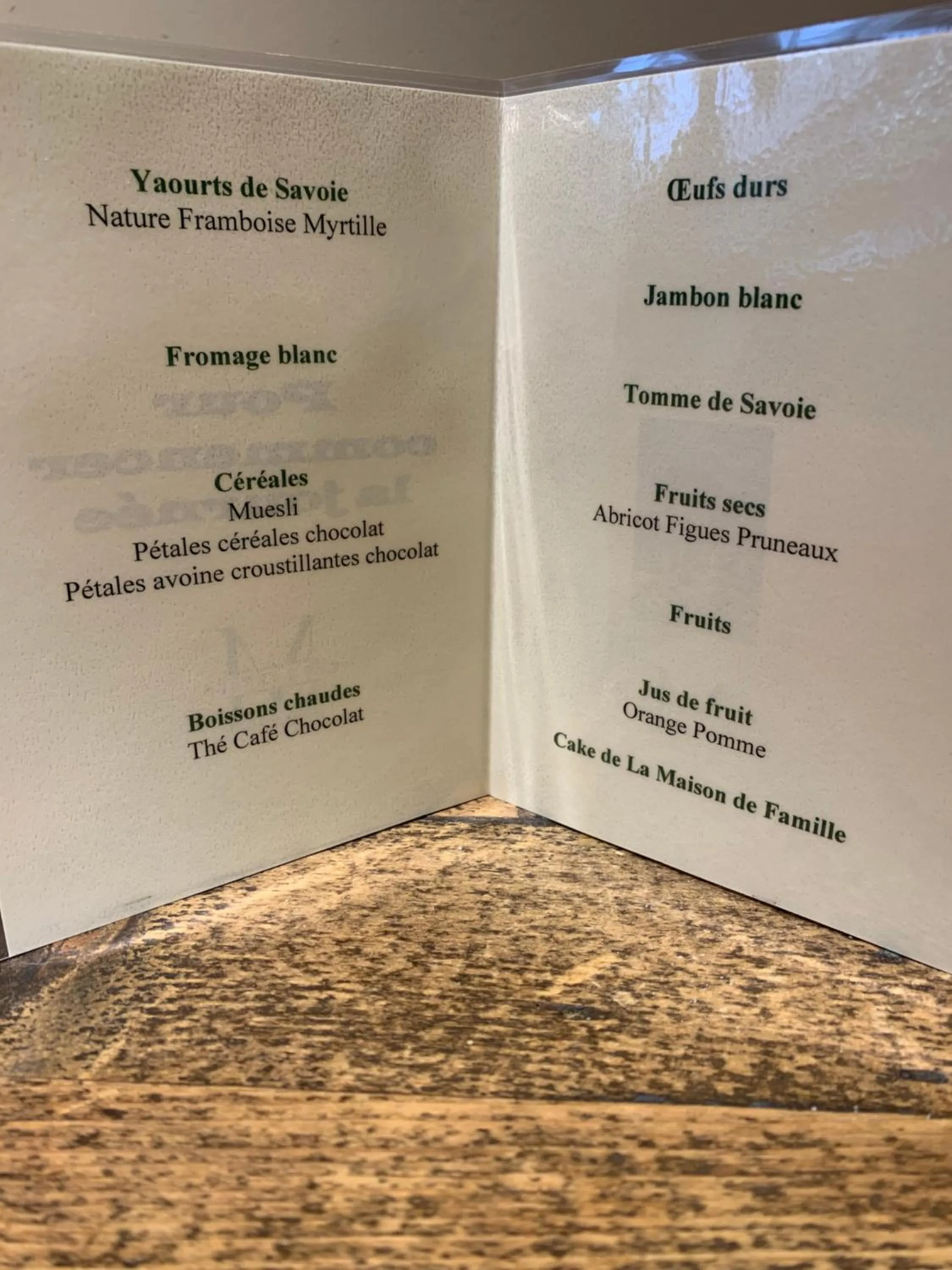 Continental breakfast in Maison de Famille Les 5 Frères