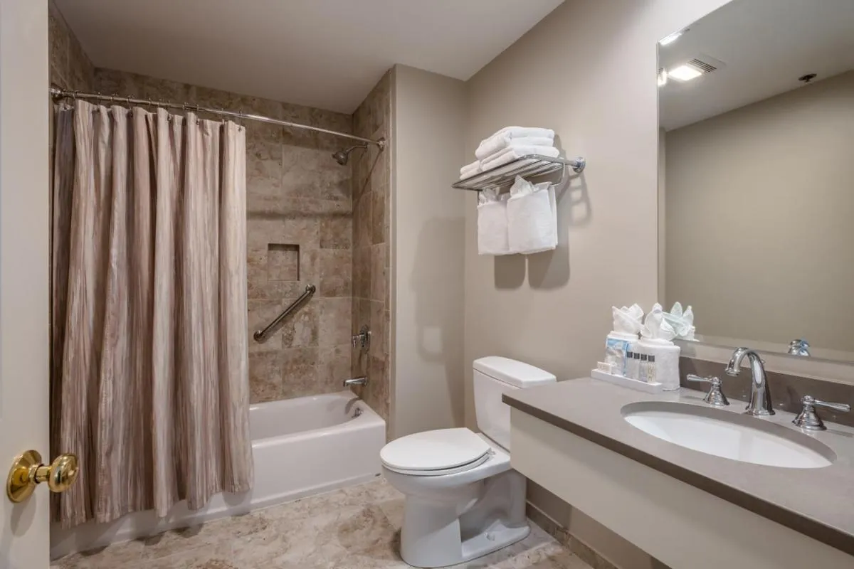 King Room with Roll-In Shower - single occupancy - Disability Access in Chatham Wayside Inn