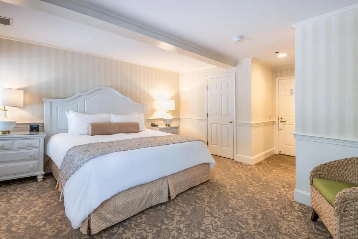 Deluxe Double Room in Chatham Wayside Inn