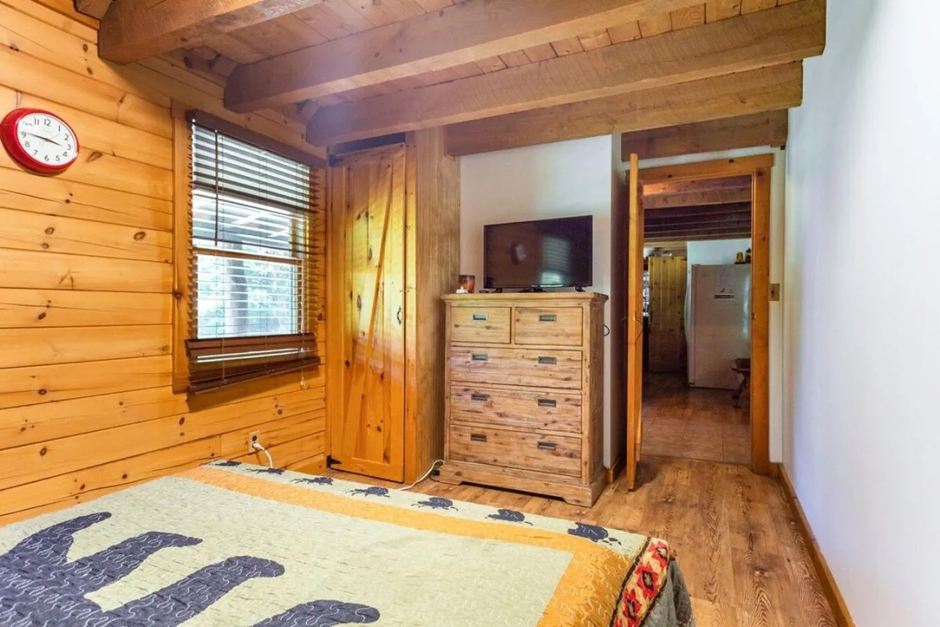 Bed in Roscoe Retreat