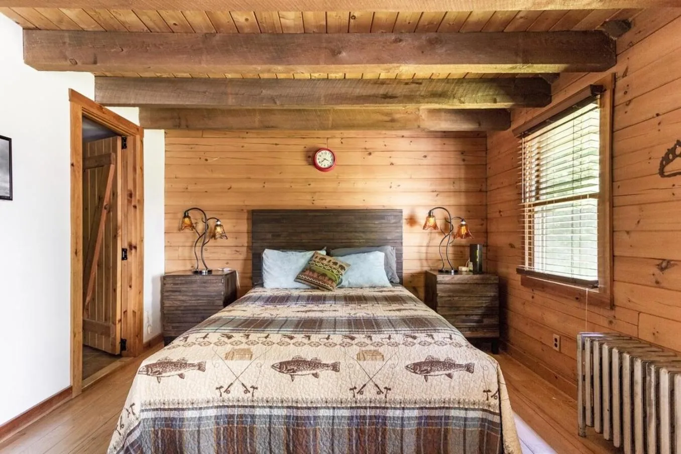 Bed in Roscoe Retreat