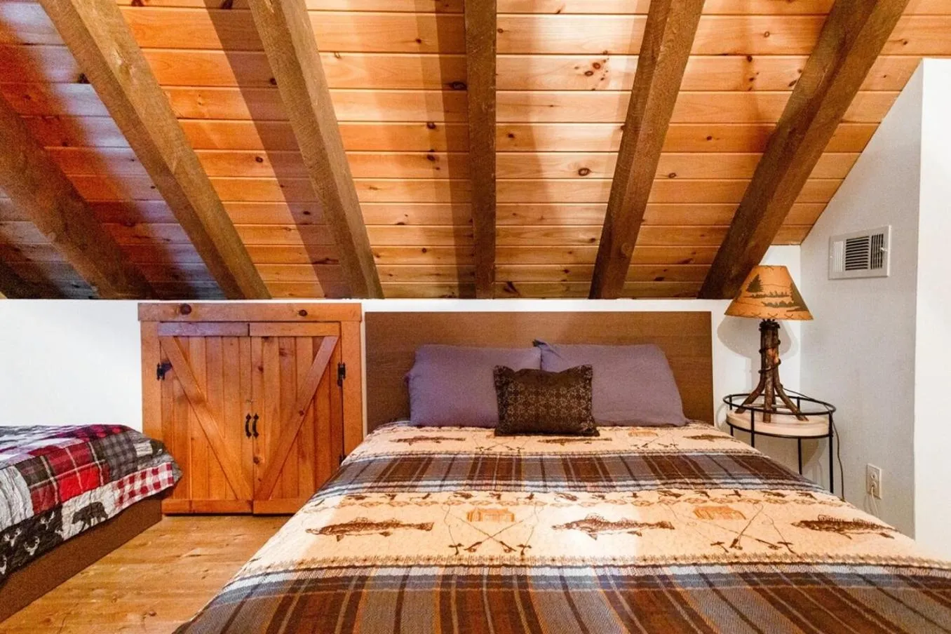 Bed in Roscoe Retreat