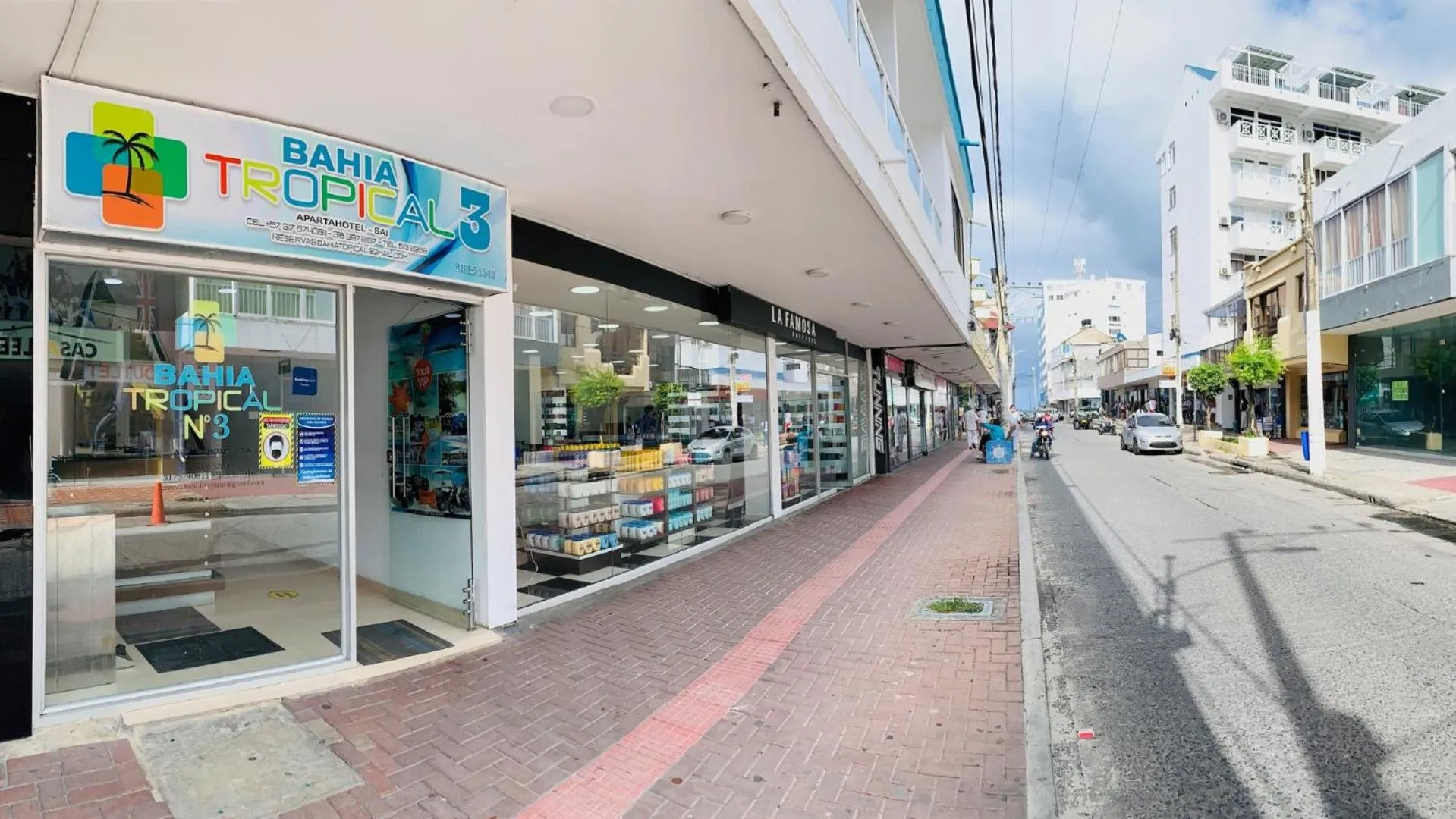 Property building in Apartahotel Bahia Tropical III