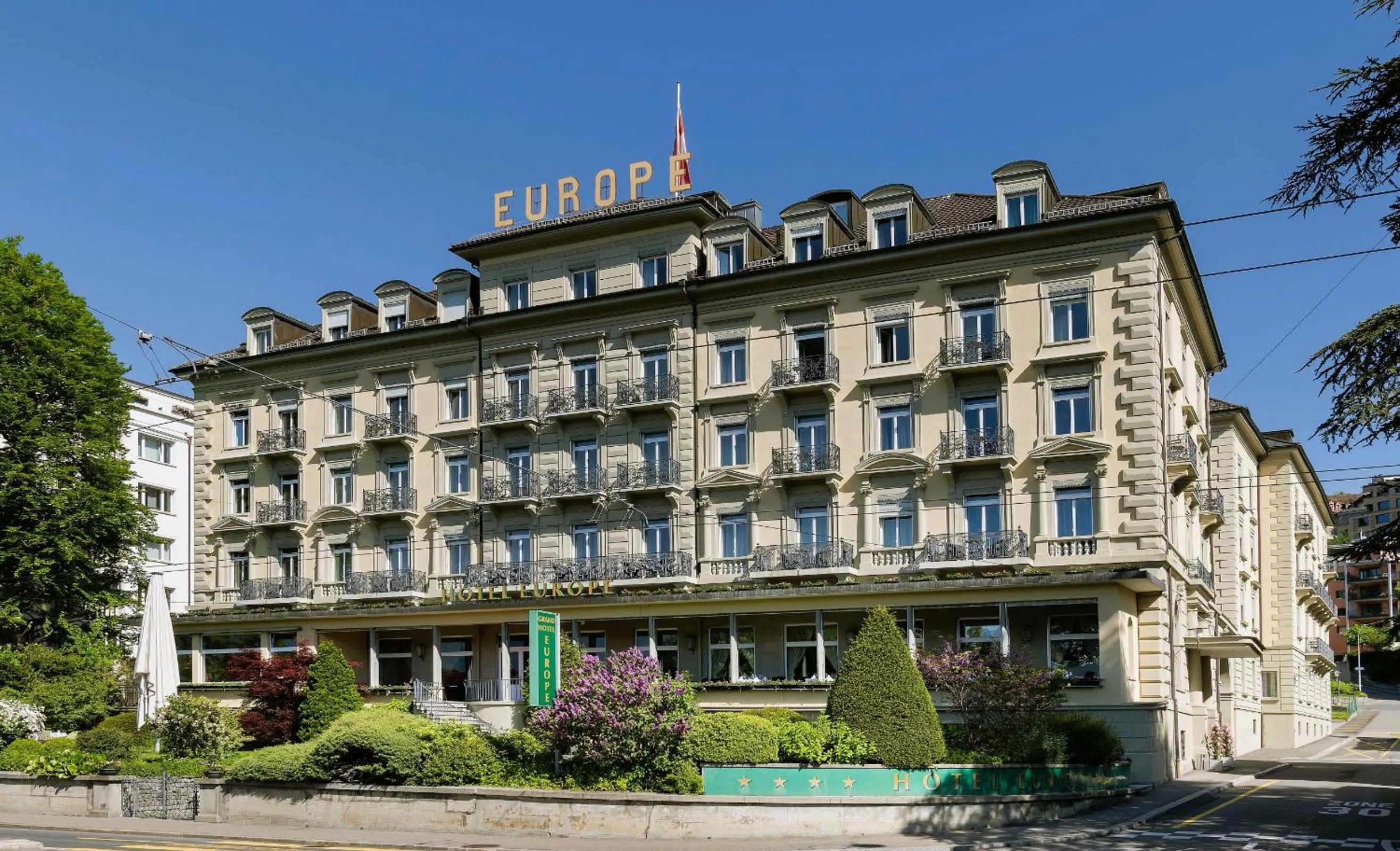 Property building in Grand Hotel Europe