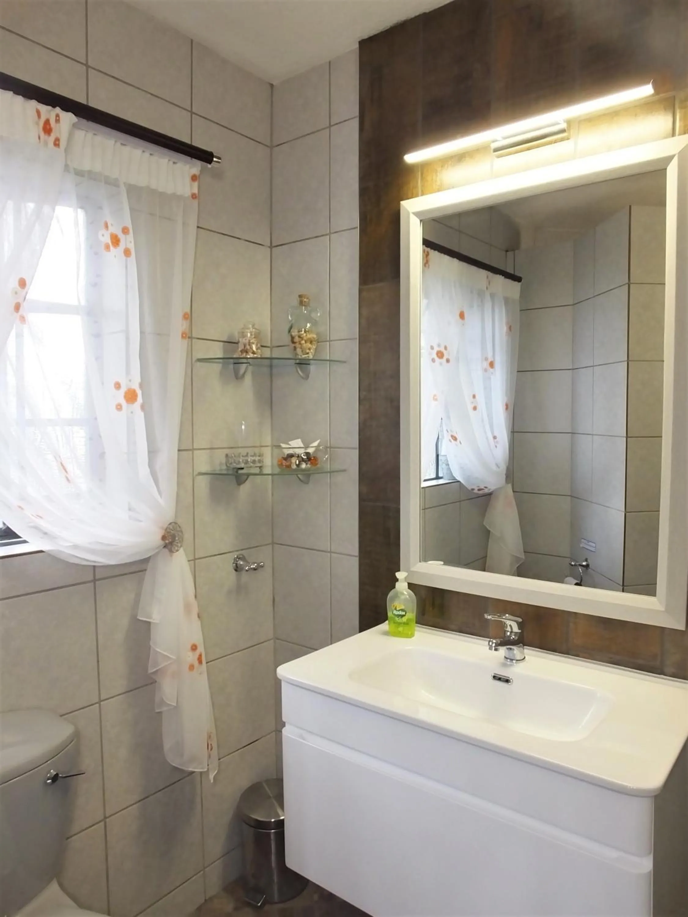 Shower in Tatenda Guest House