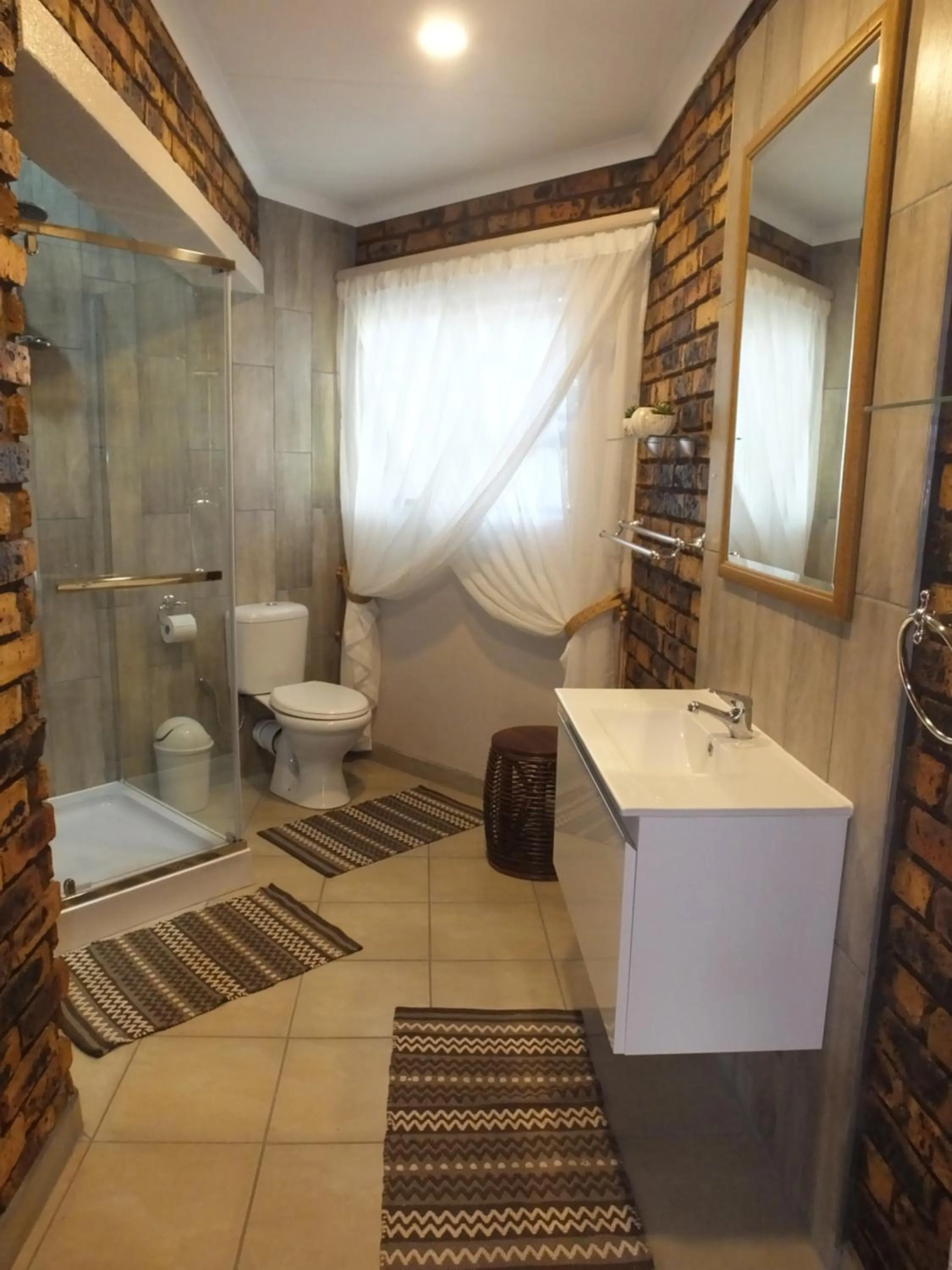 Shower in Tatenda Guest House