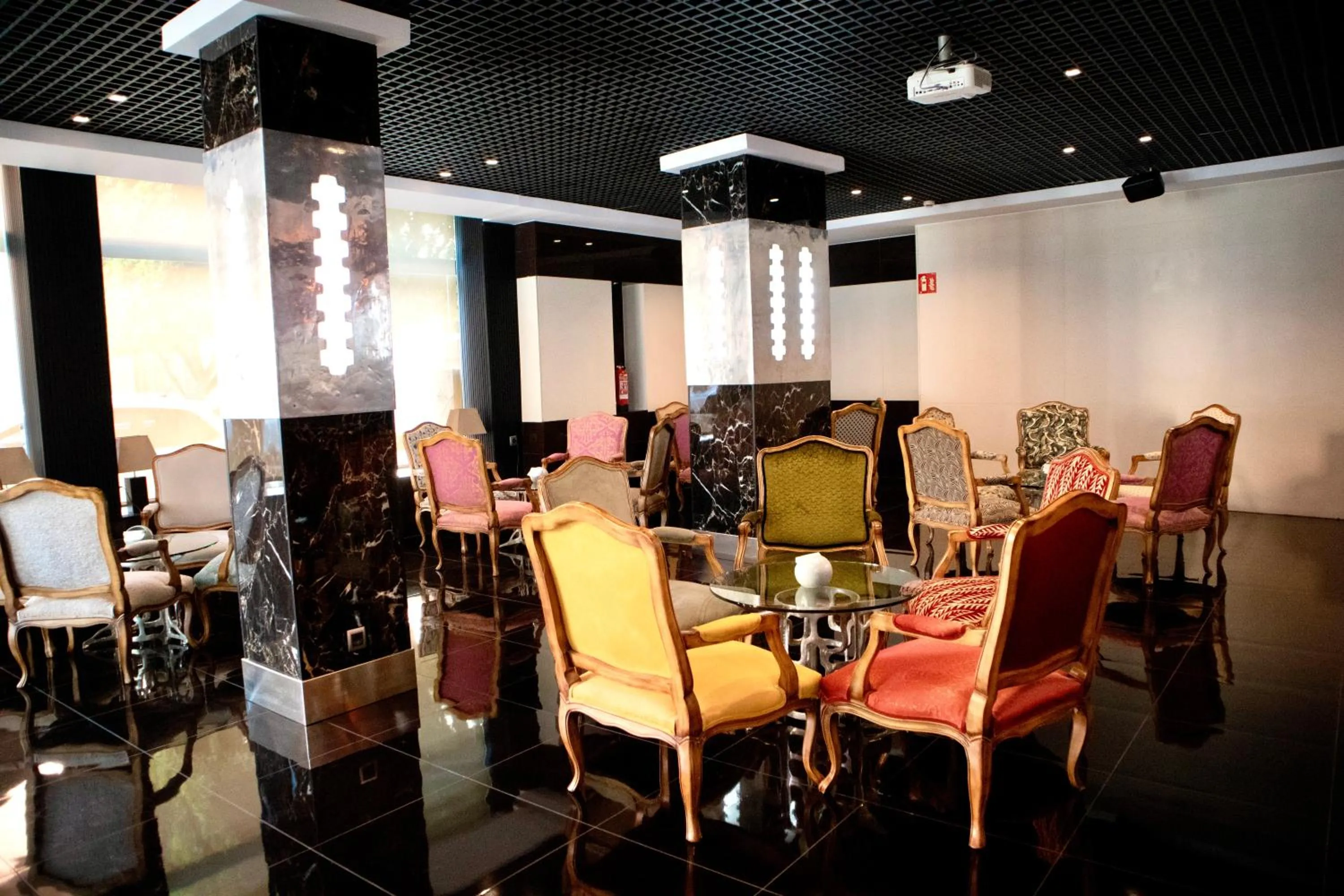 Communal lounge/ TV room in Hotel Benetusser