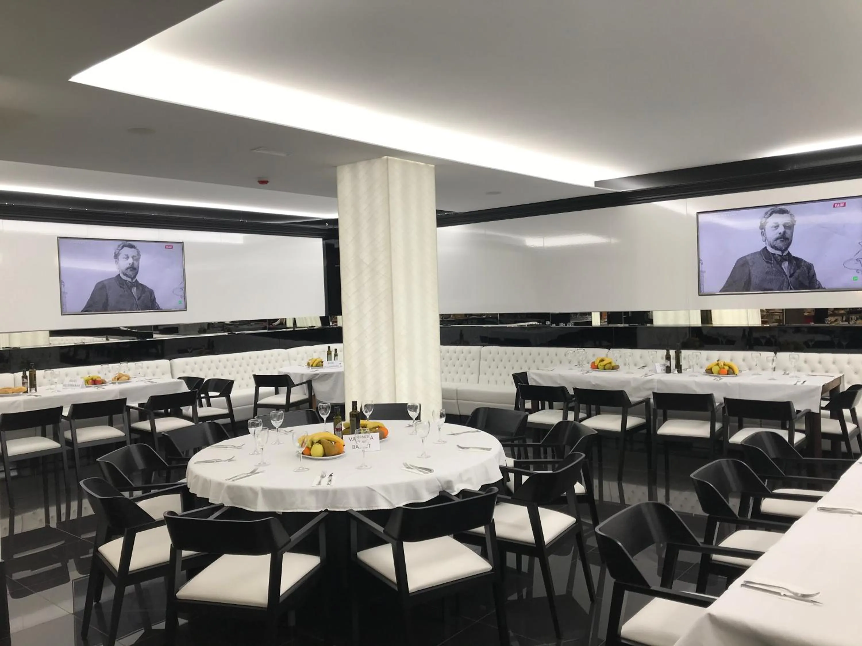 Restaurant/places to eat in Hotel Benetusser