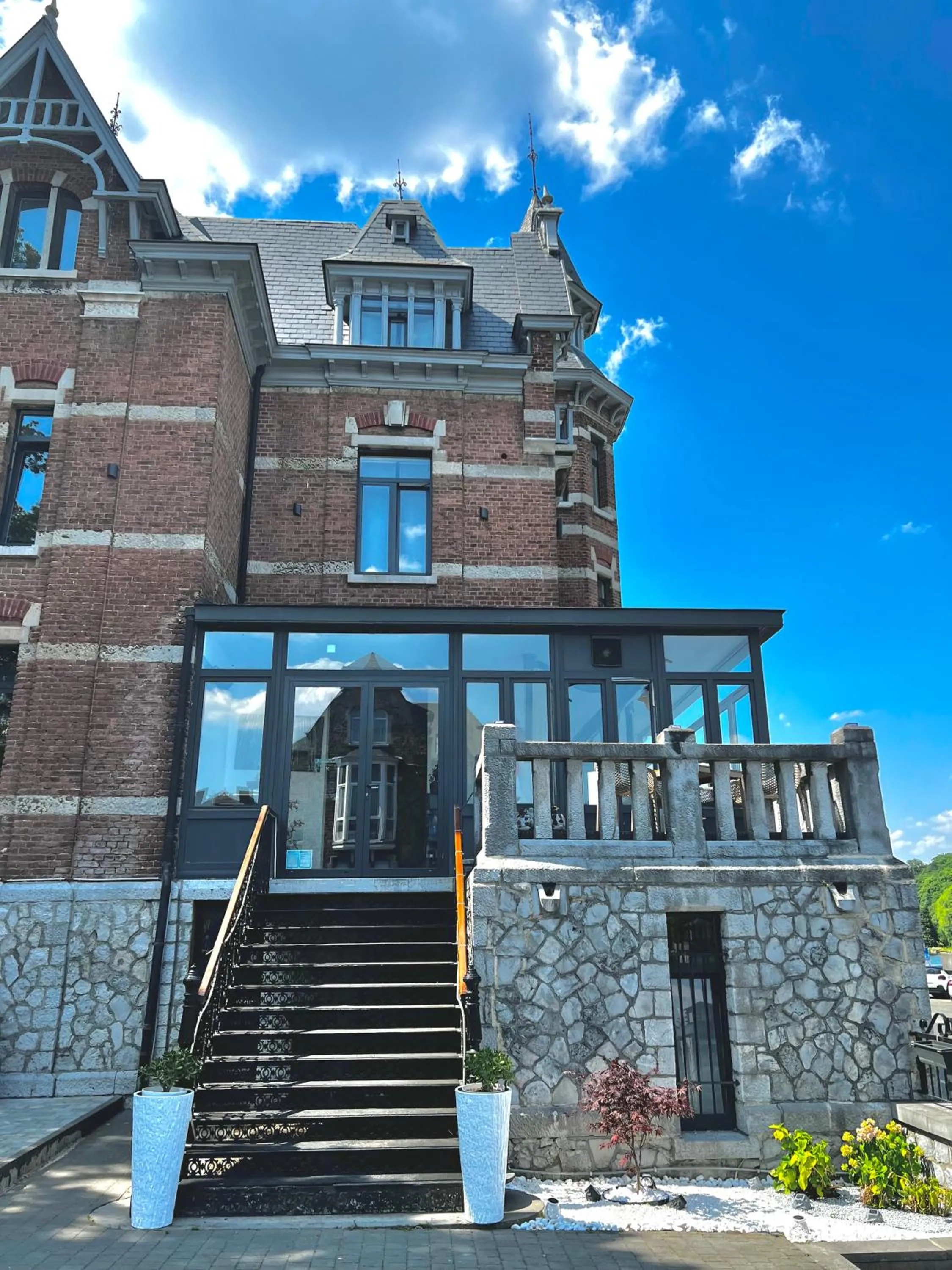 Facade/entrance in Mes Caprices B&B Villa Mosan Bord de Meuse