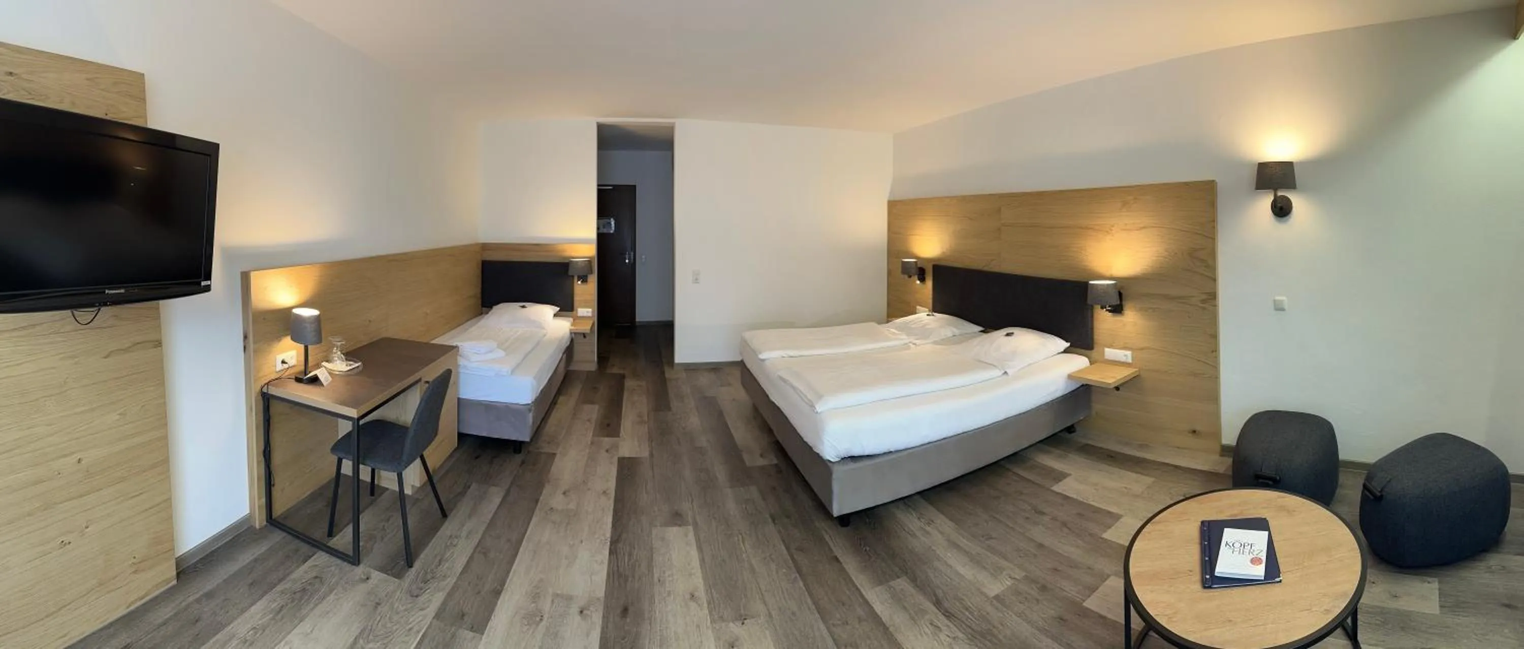 Photo of the whole room, Bed in Hotel Räucherhansl