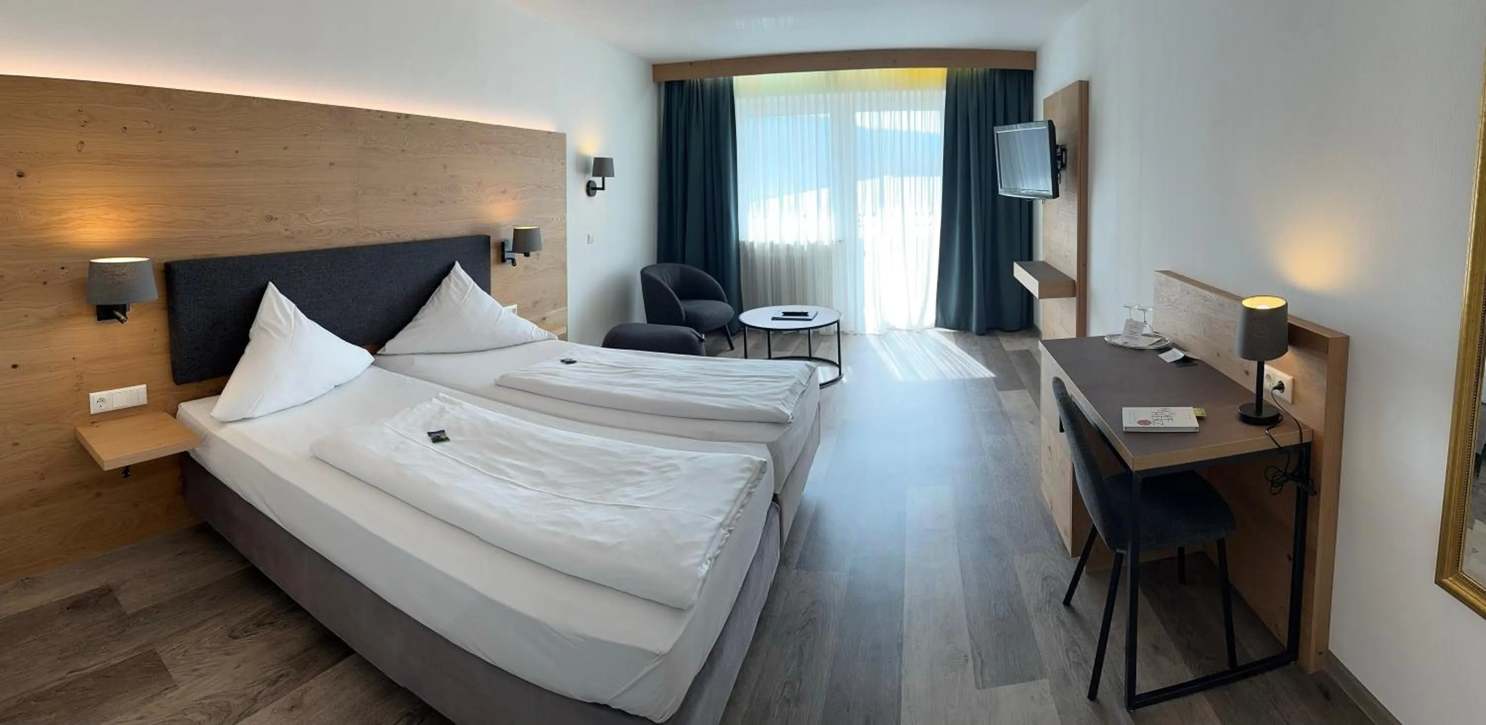 Photo of the whole room, Bed in Hotel Räucherhansl