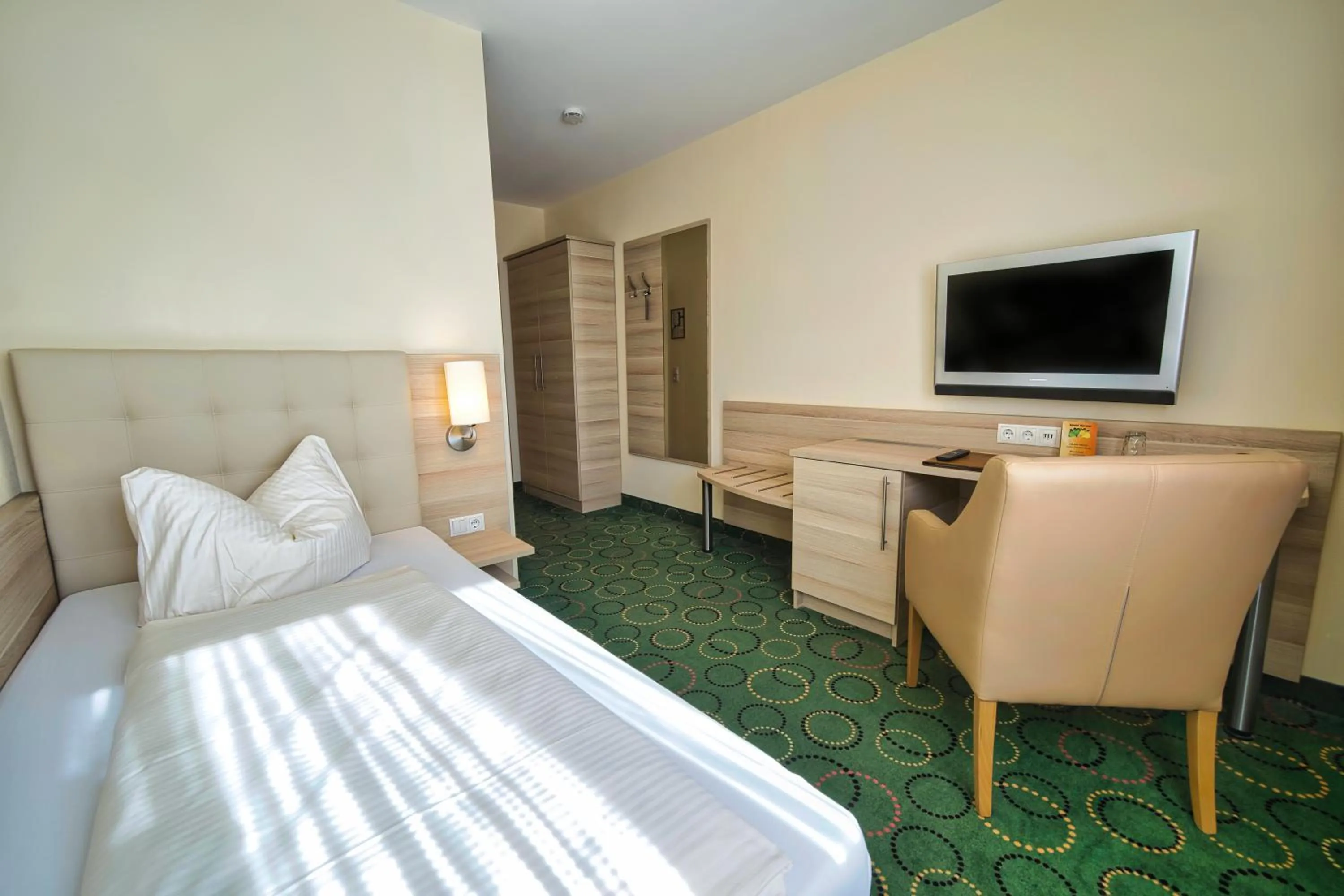 Photo of the whole room, Bed in Hotel Tenner