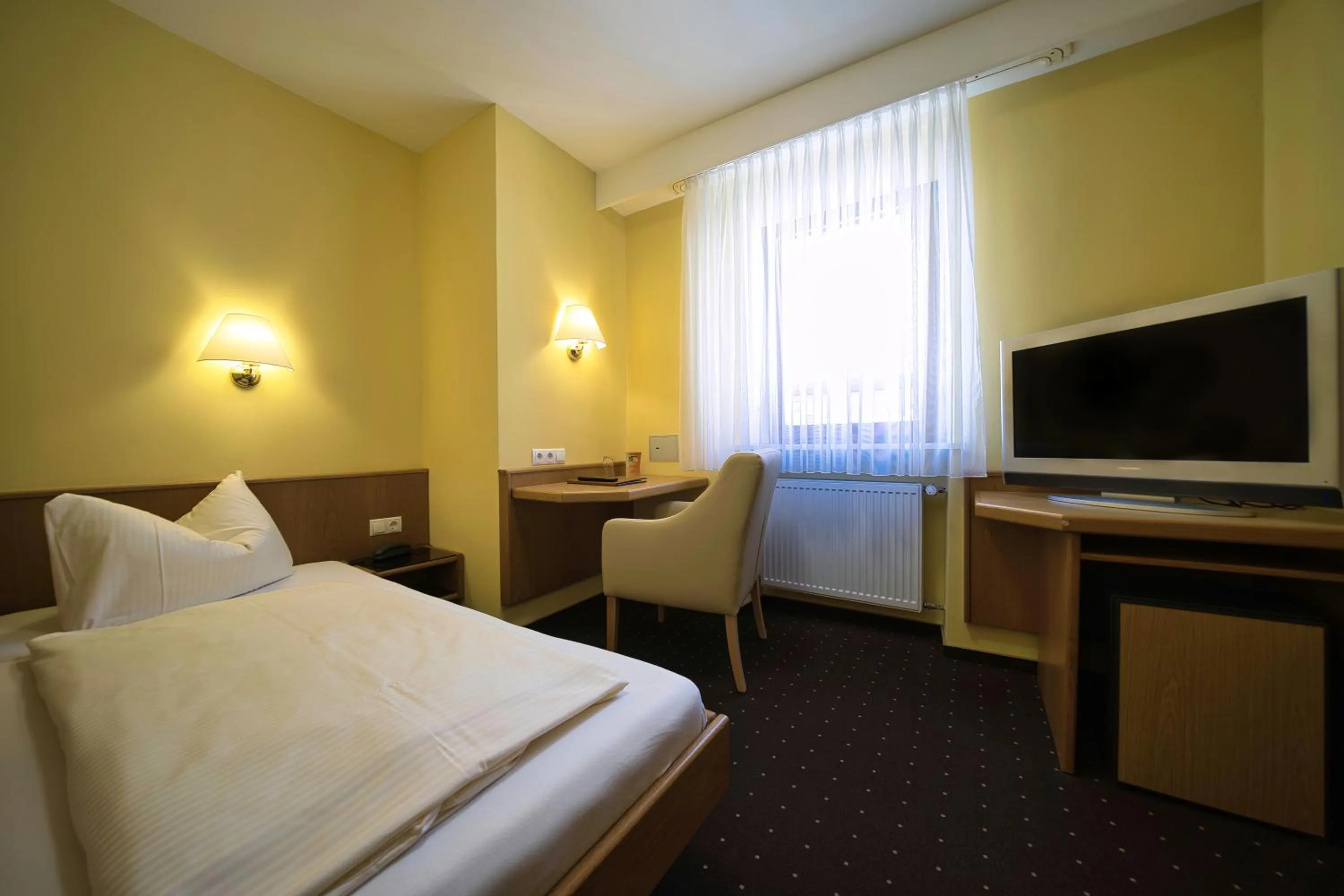 Photo of the whole room, Bed in Hotel Tenner