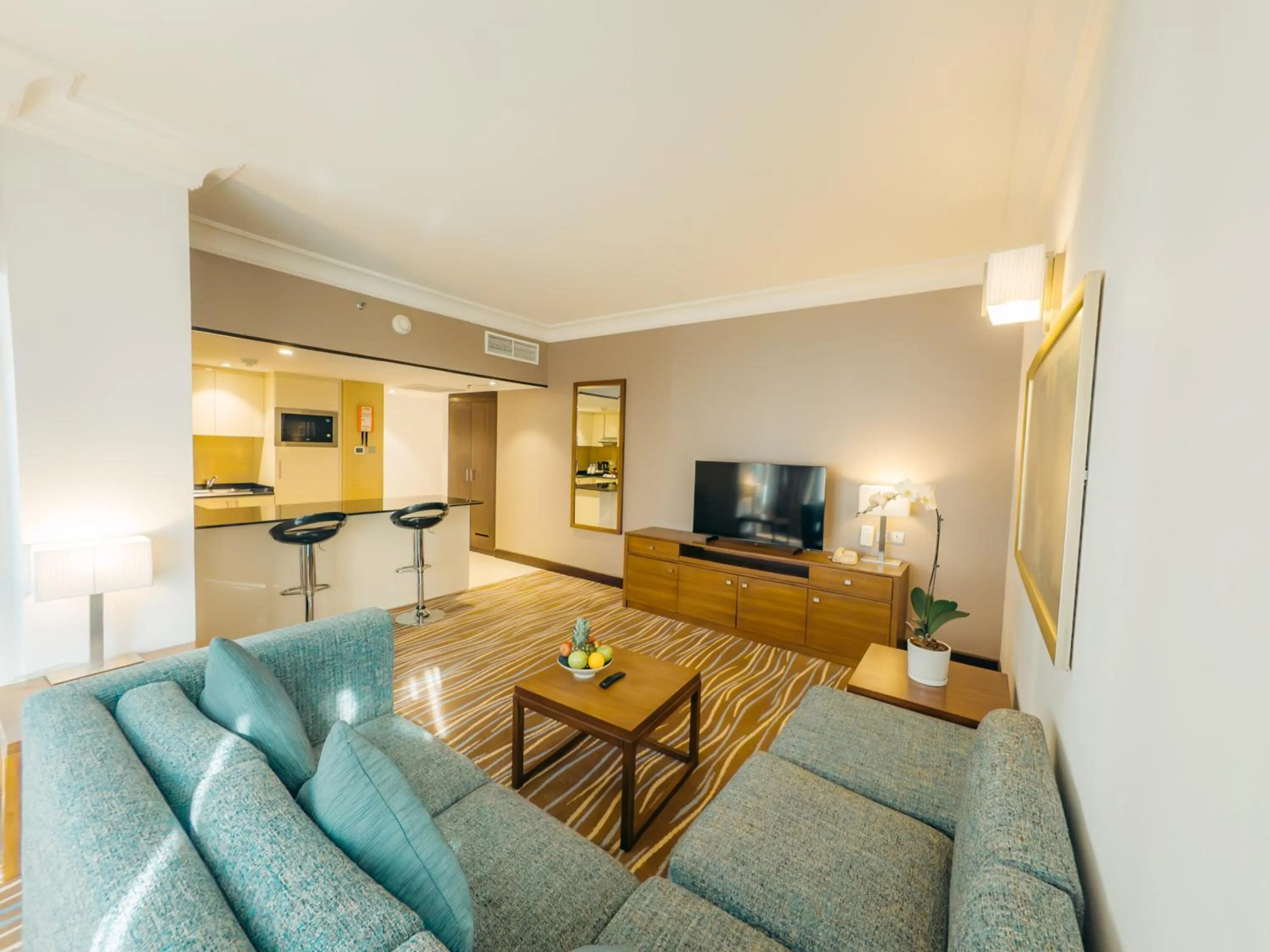 TV and multimedia in Copthorne Downtown by Millennium