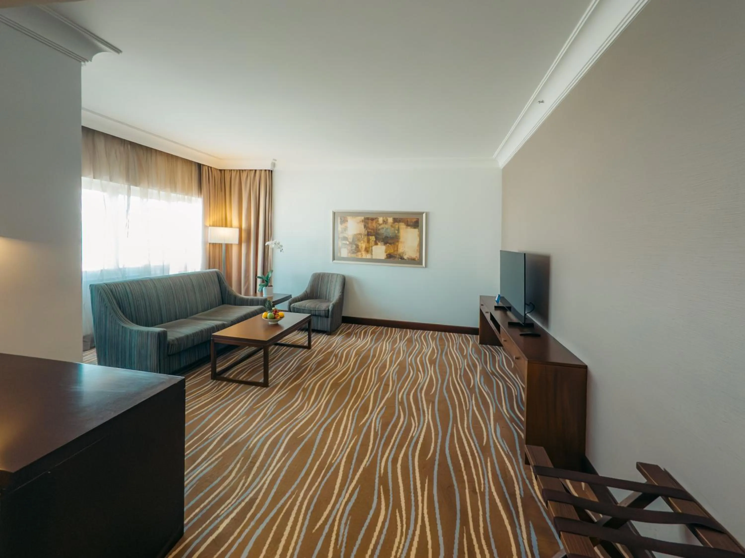 Living room in Copthorne Downtown by Millennium