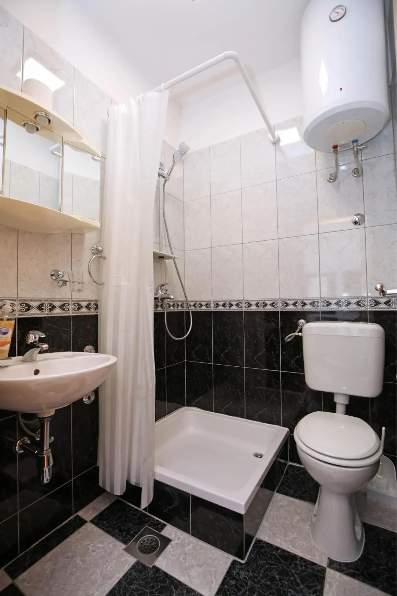 Double Room in Apartmani Krka Rooms Double Room in Apartmani Krka Rooms