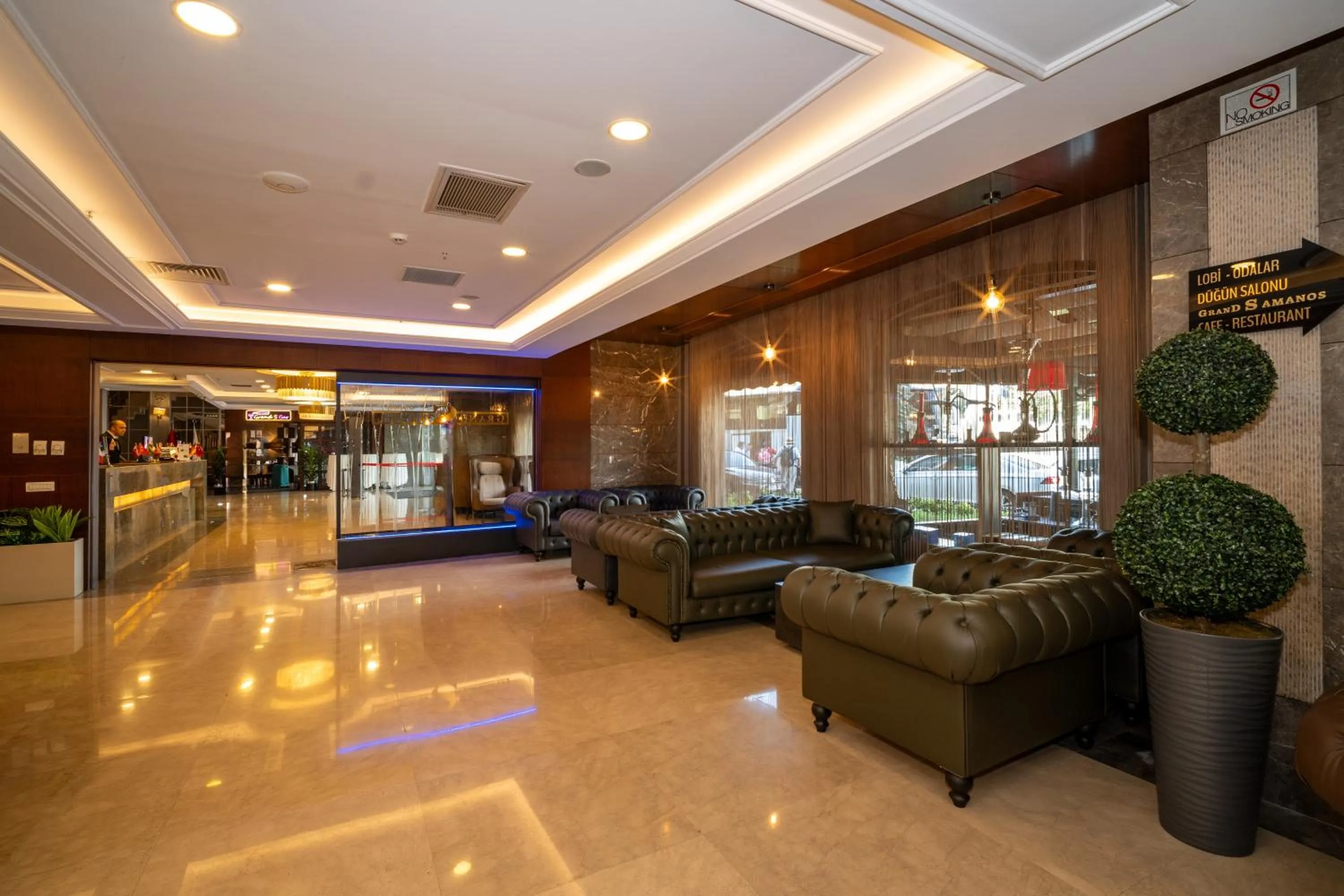Lobby or reception in Grand S Hotel