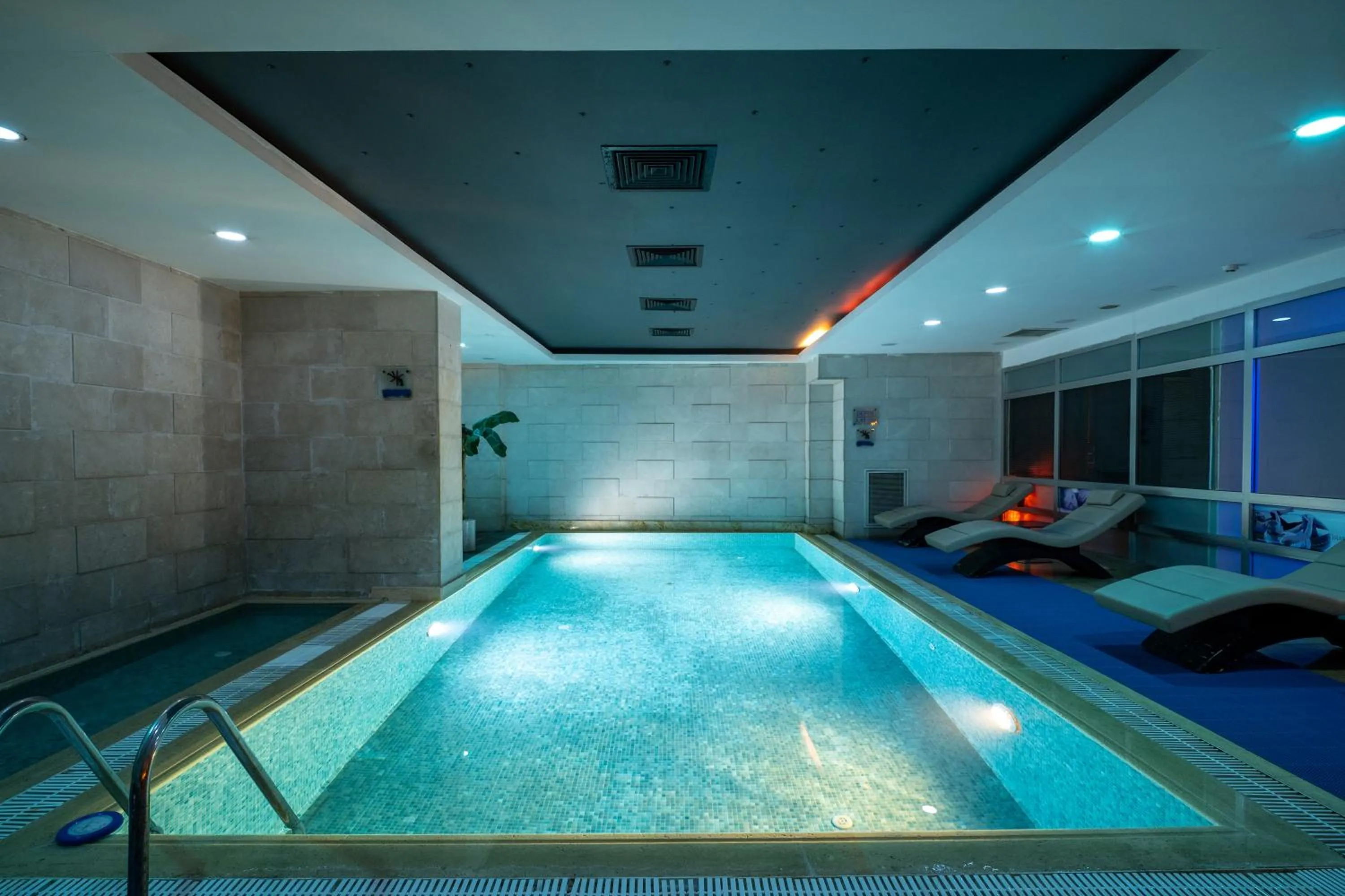 Swimming pool in Grand S Hotel