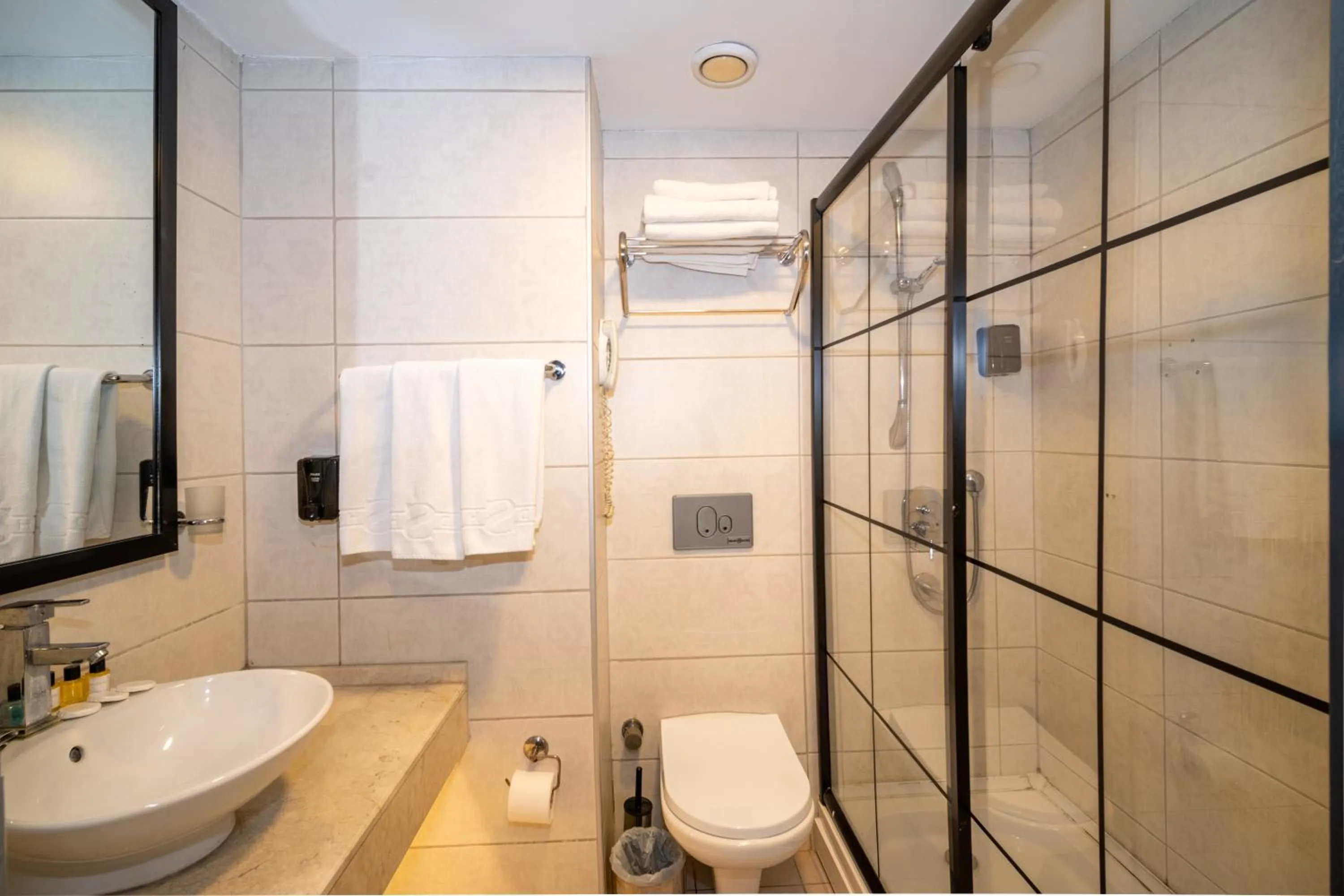 Shower in Grand S Hotel