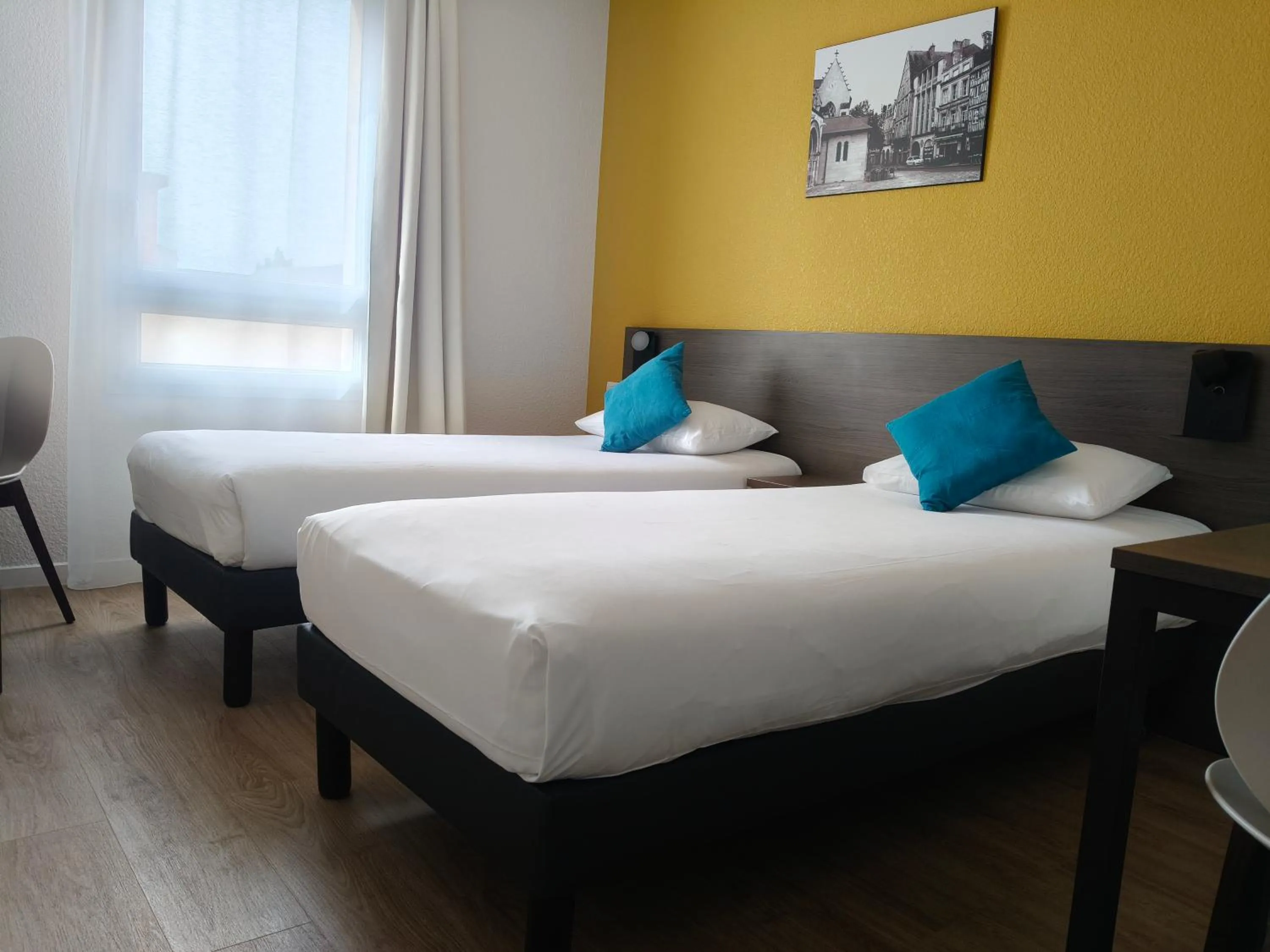 Photo of the whole room, Bed in Aparthotel Adagio Access Poitiers