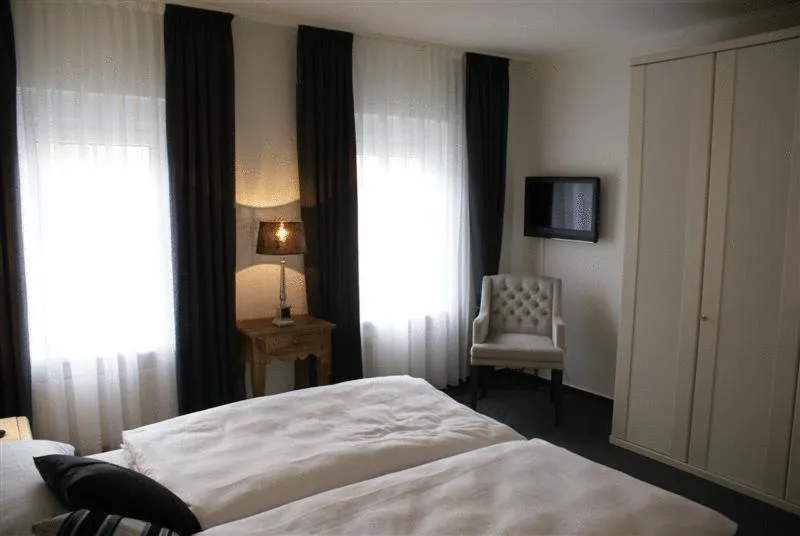 Day, Bed in Hotel Stadt Coblenz