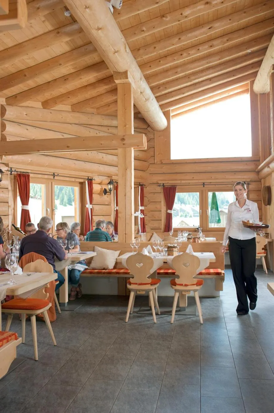 Restaurant/places to eat in Alpenhof