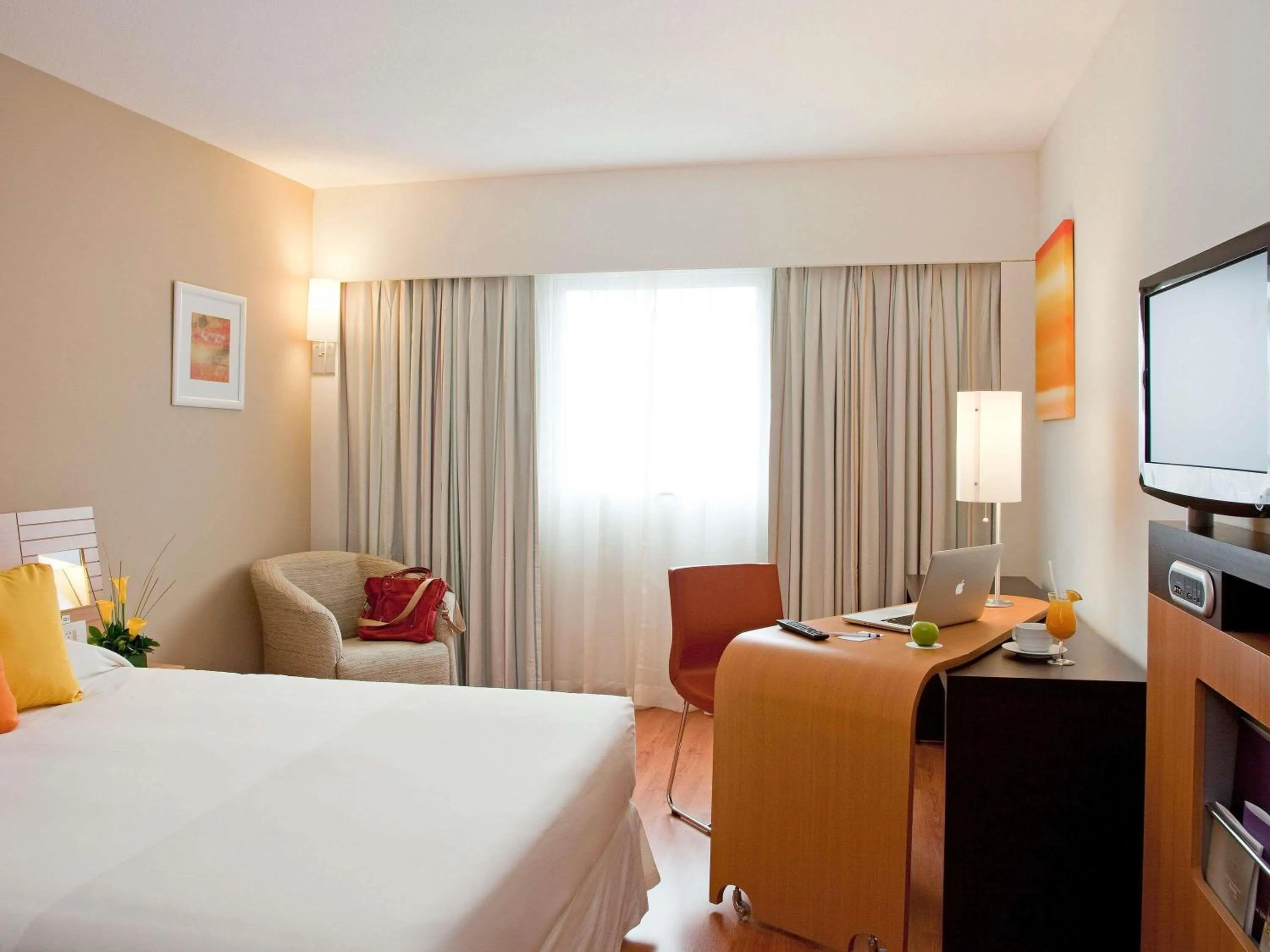 Bedroom, Bed in Novotel Lima San Isidro