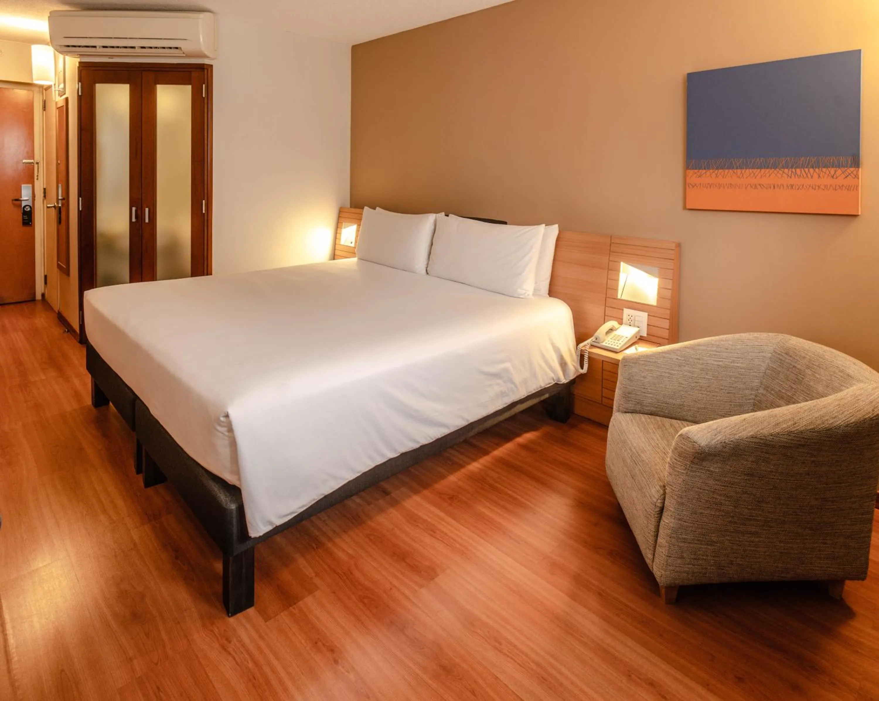 Bedroom, Bed in Novotel Lima San Isidro