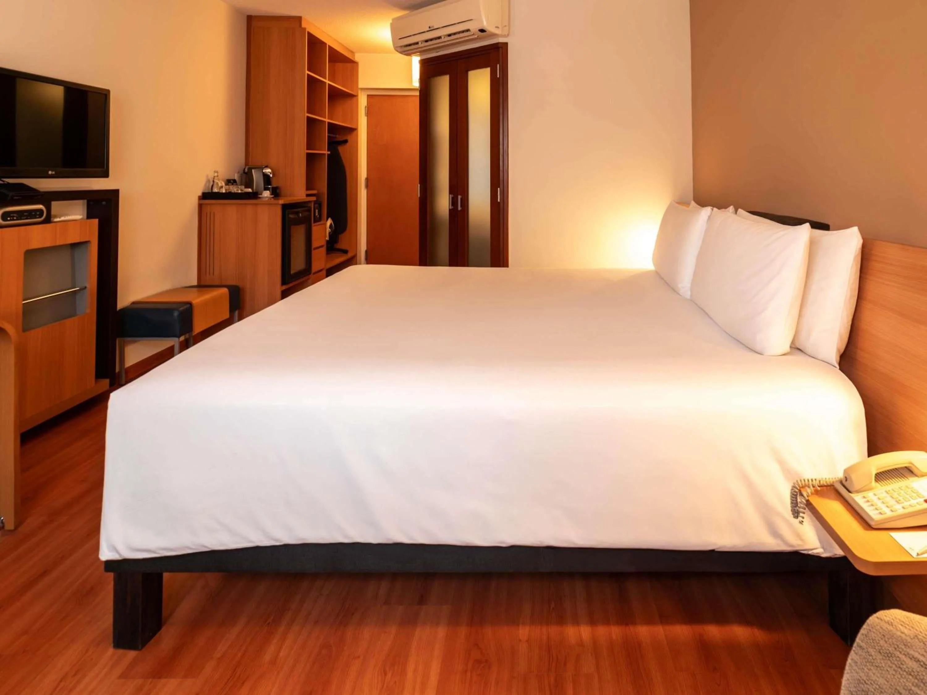 Bedroom, Bed in Novotel Lima San Isidro