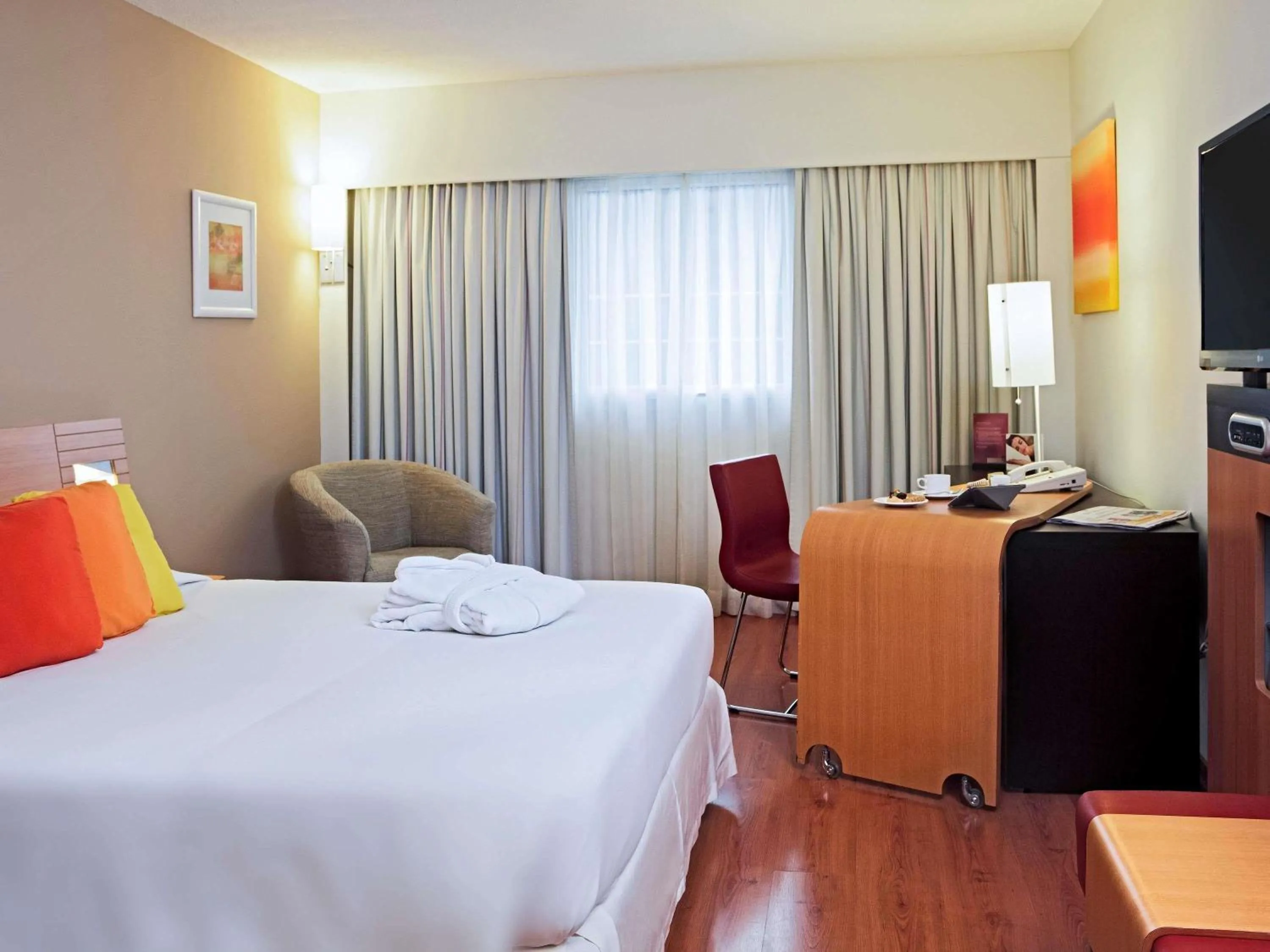 Bedroom, Bed in Novotel Lima San Isidro