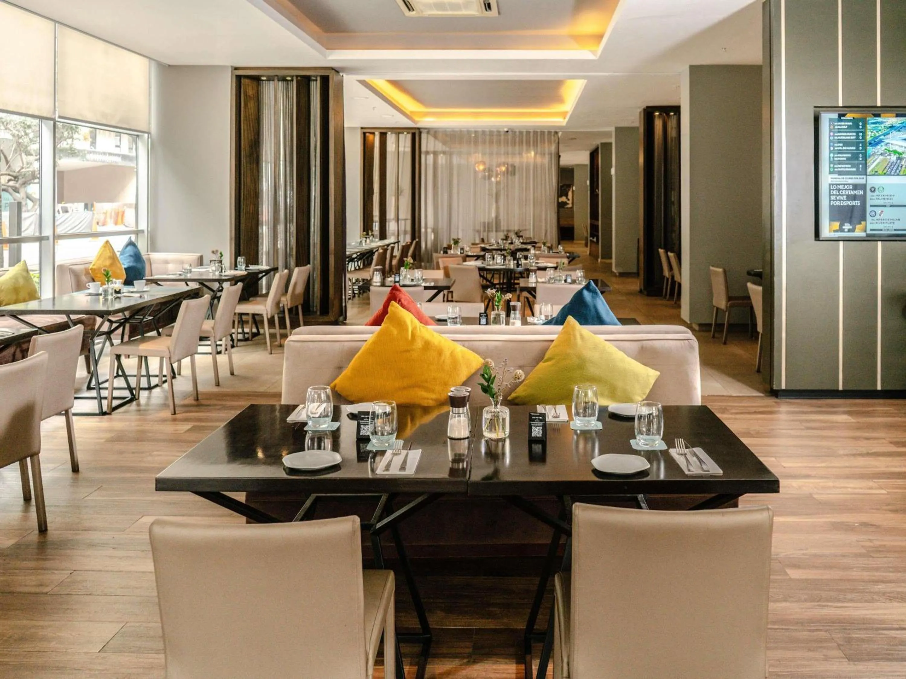Restaurant/places to eat in Novotel Lima San Isidro