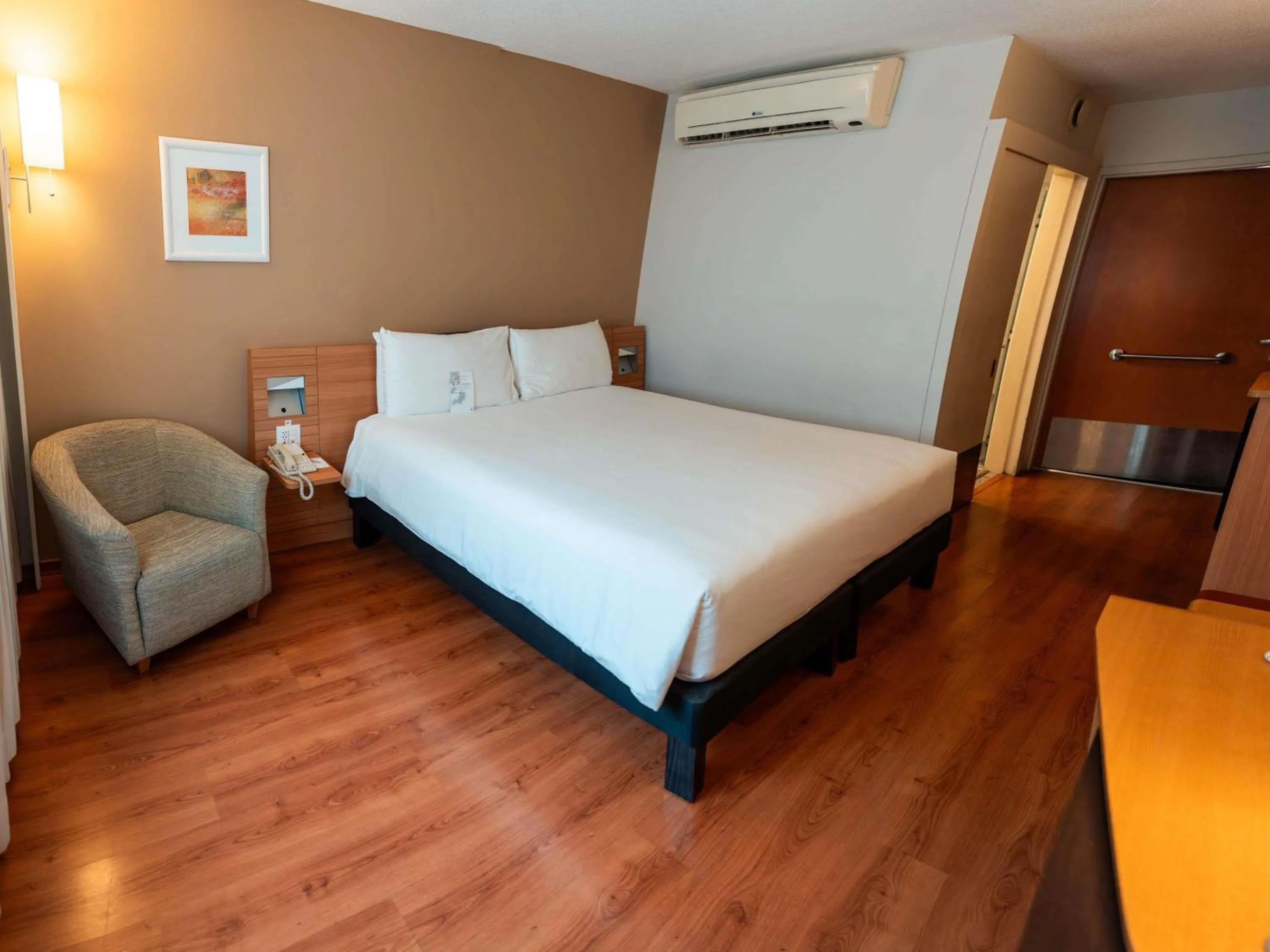 Bedroom, Bed in Novotel Lima San Isidro