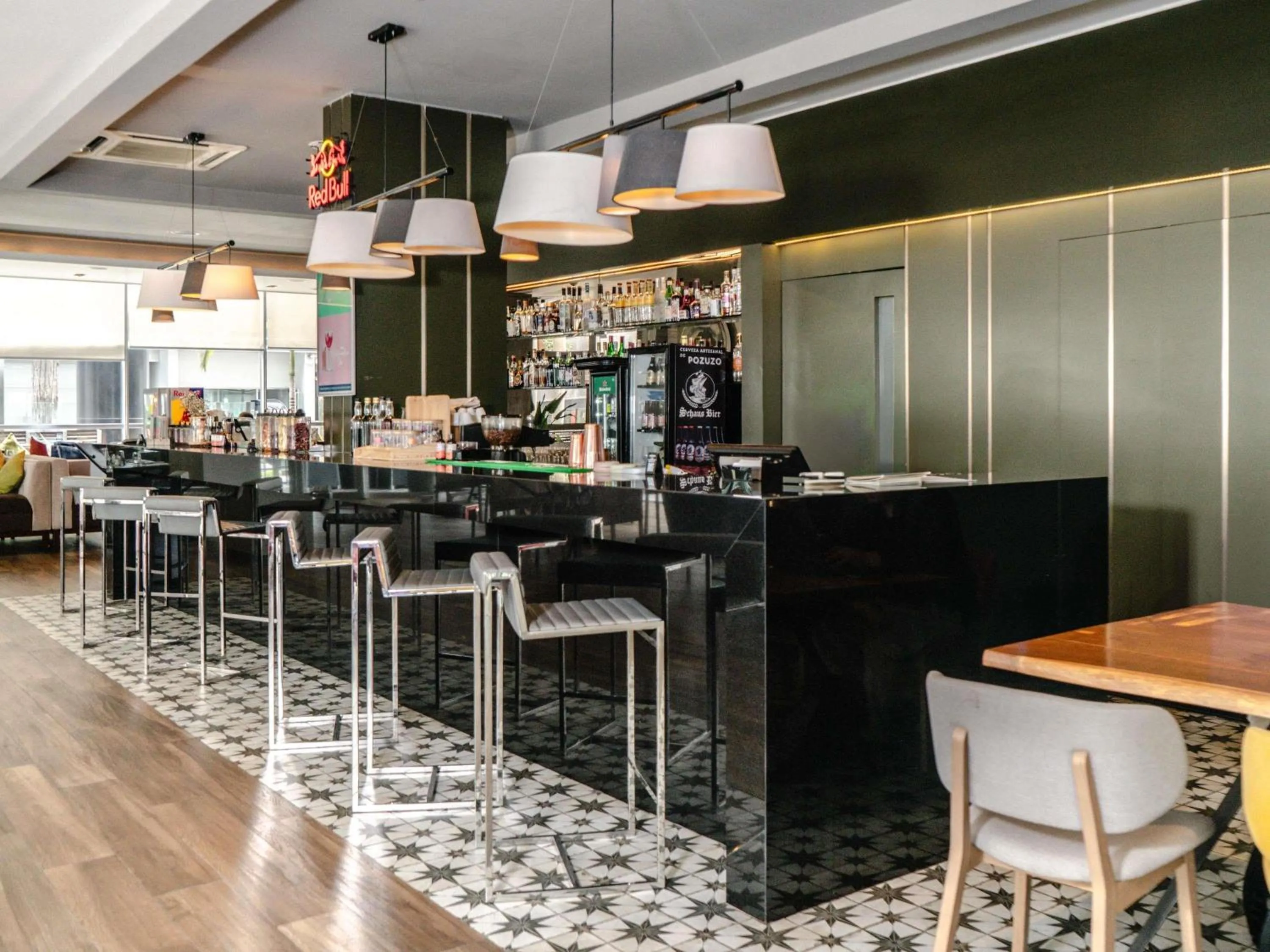 Lounge or bar in Novotel Lima San Isidro