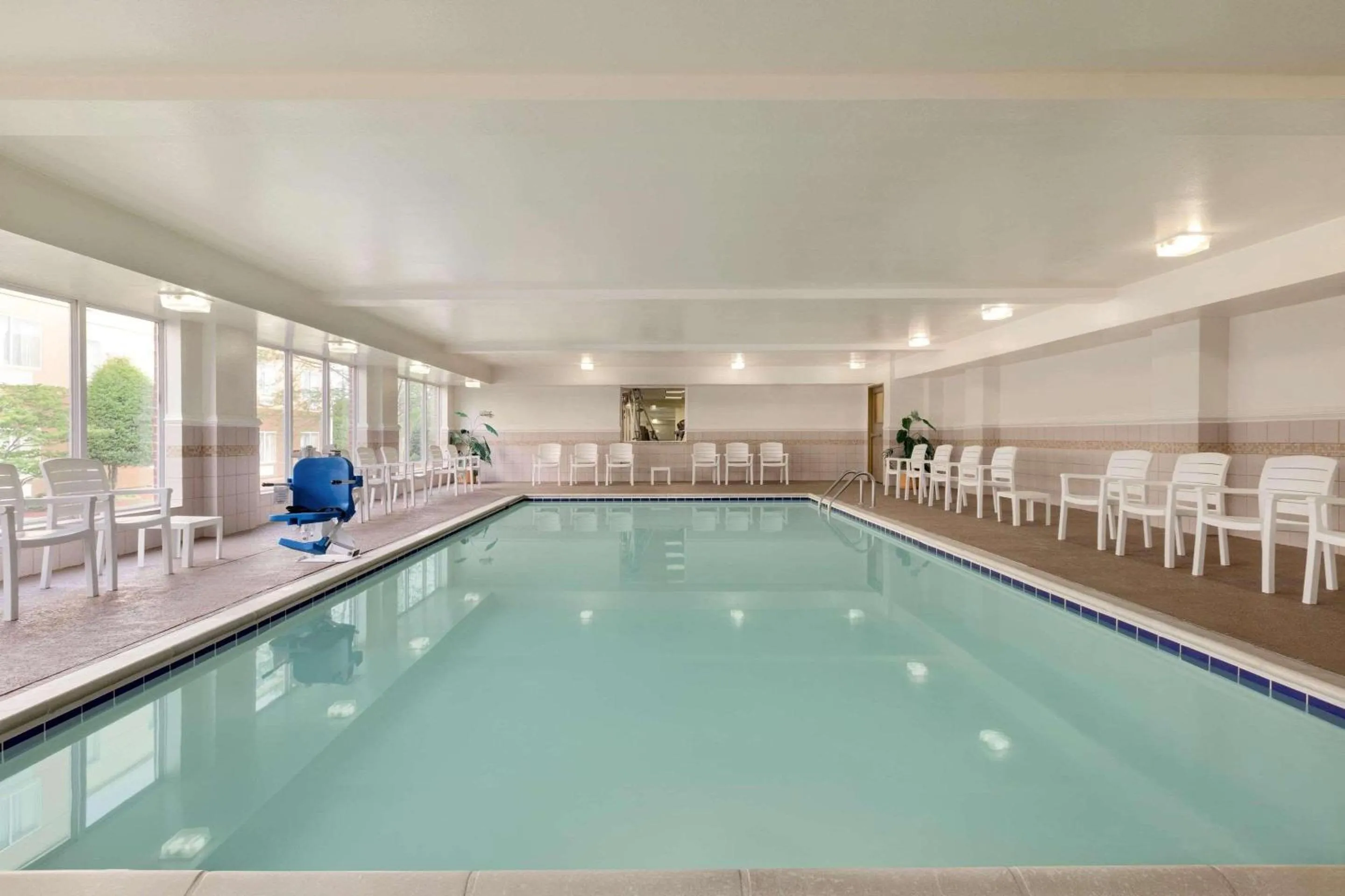 Swimming pool in Country Inn & Suites by Radisson, Chester, VA