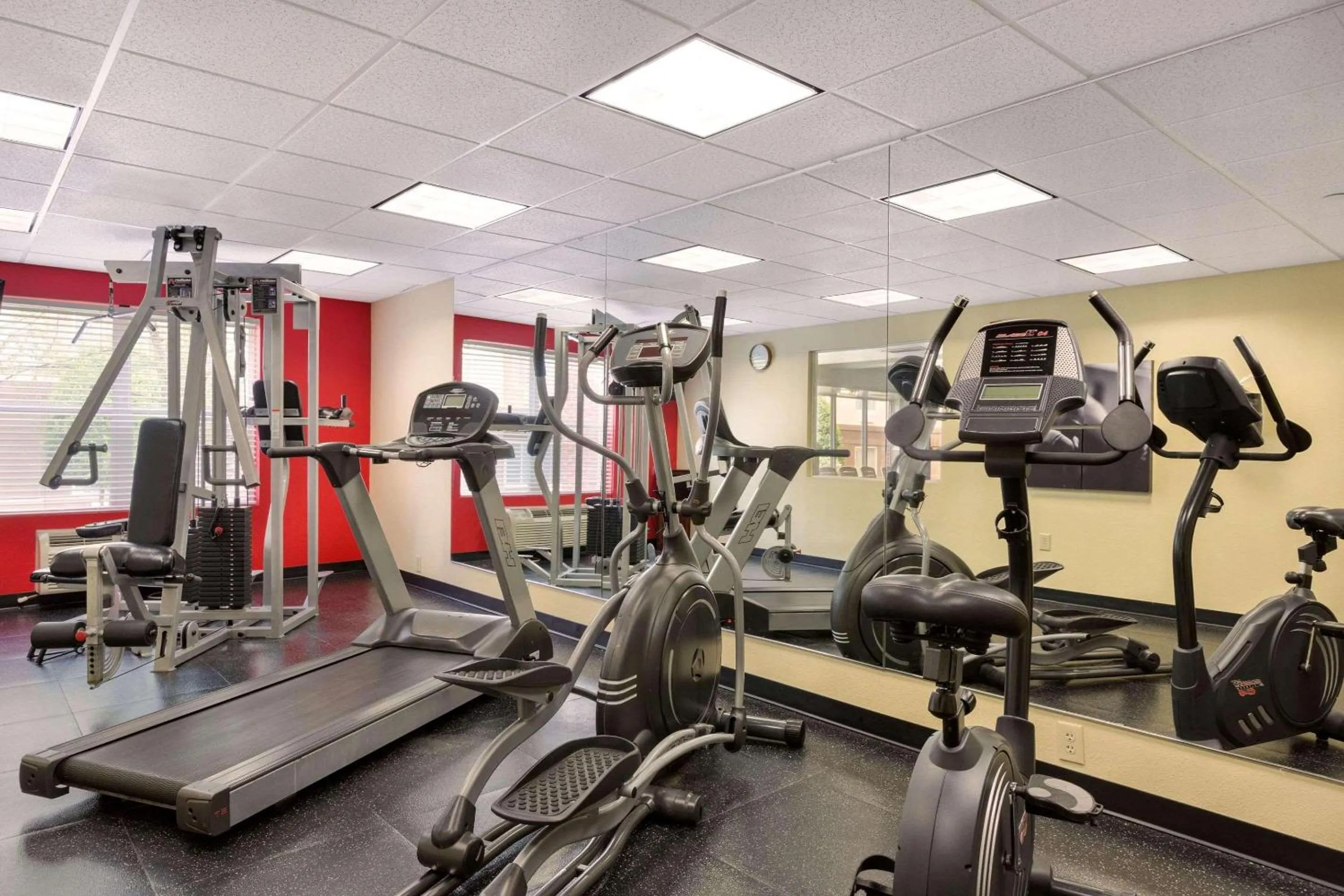 Fitness centre/facilities in Country Inn & Suites by Radisson, Chester, VA