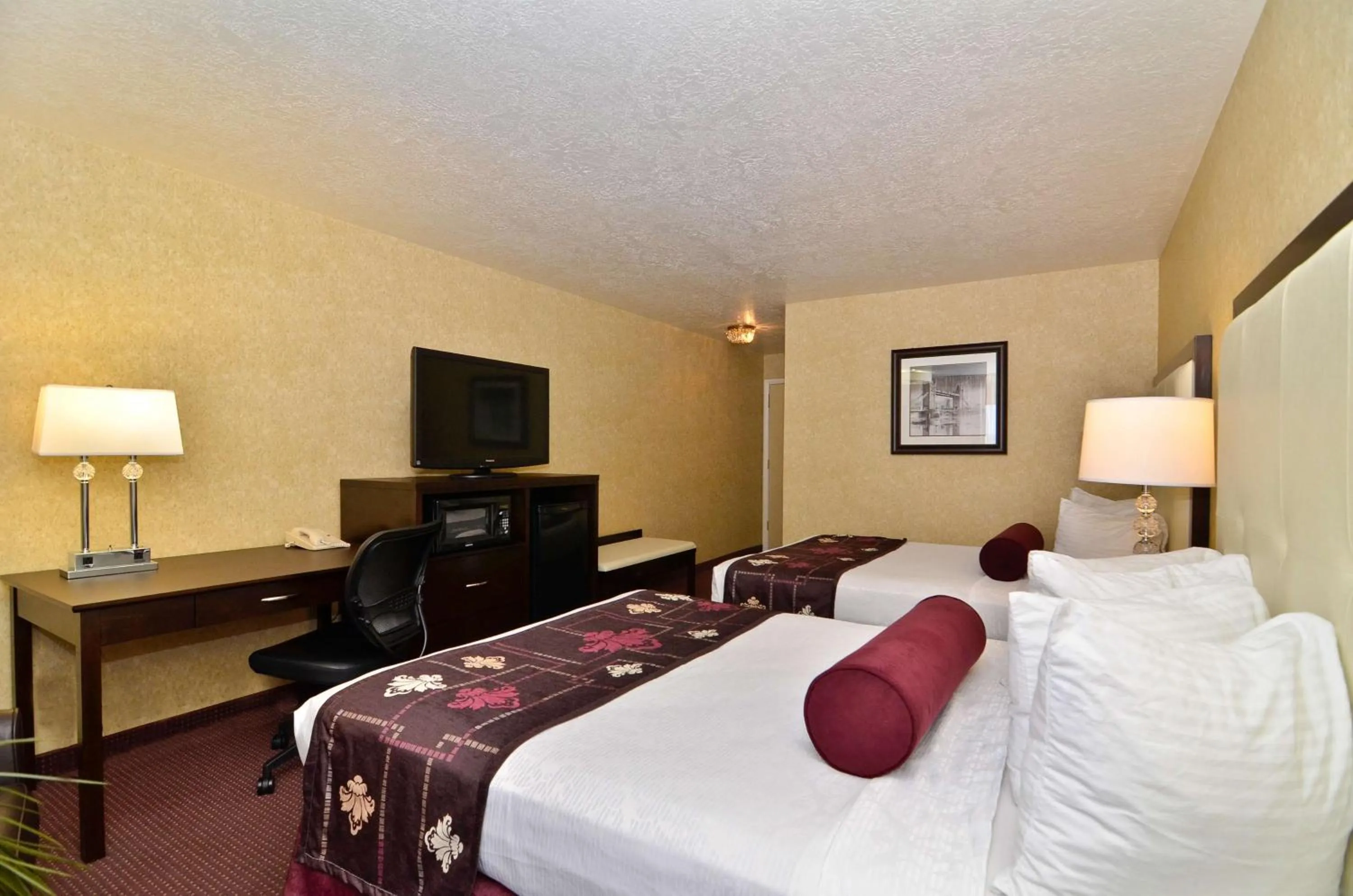 Photo of the whole room, Bed in Best Western Coral Hills