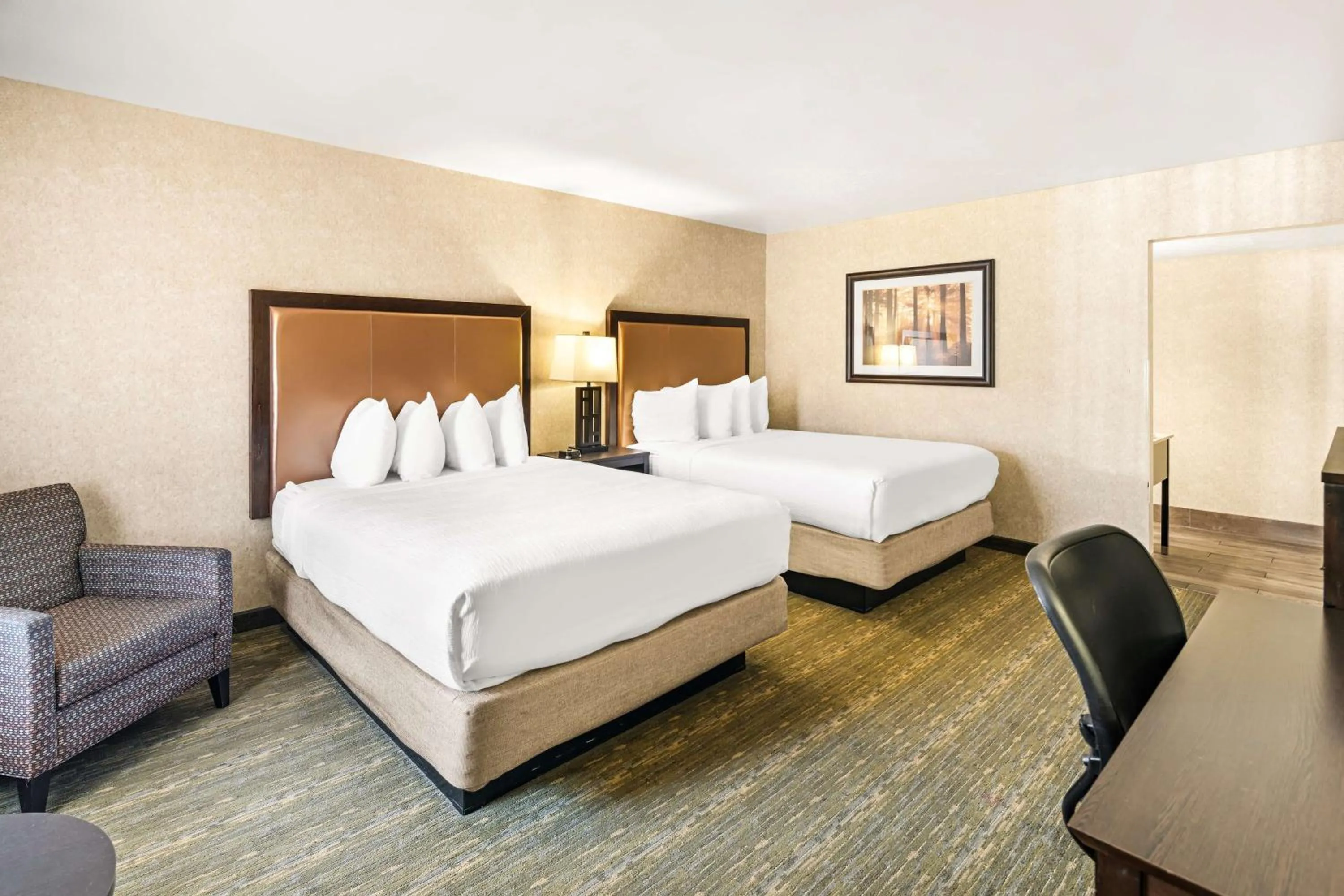 Bedroom, Bed in Best Western Coral Hills