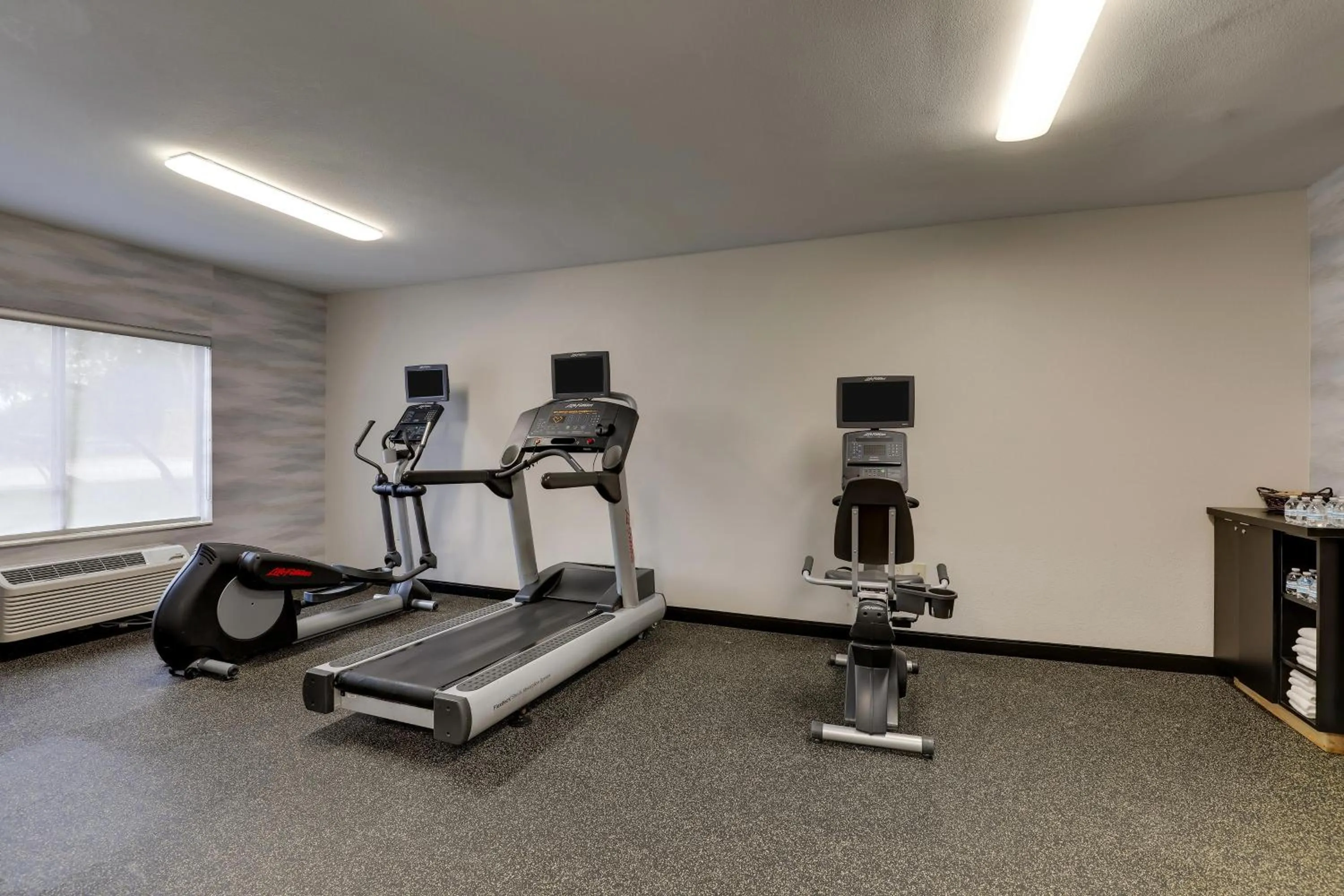 Fitness centre/facilities in Las Colinas Inn Irving, SureStay Collection by Best Western