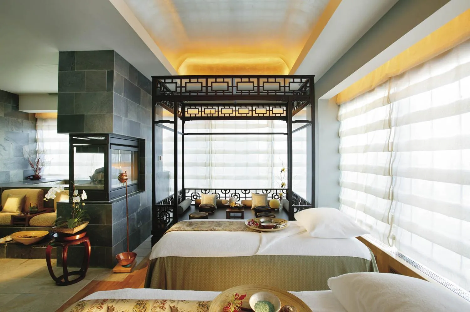 Property building, Bed in Mandarin Oriental, New York