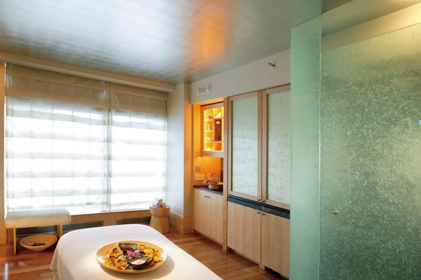 Property building, Bed in Mandarin Oriental, New York