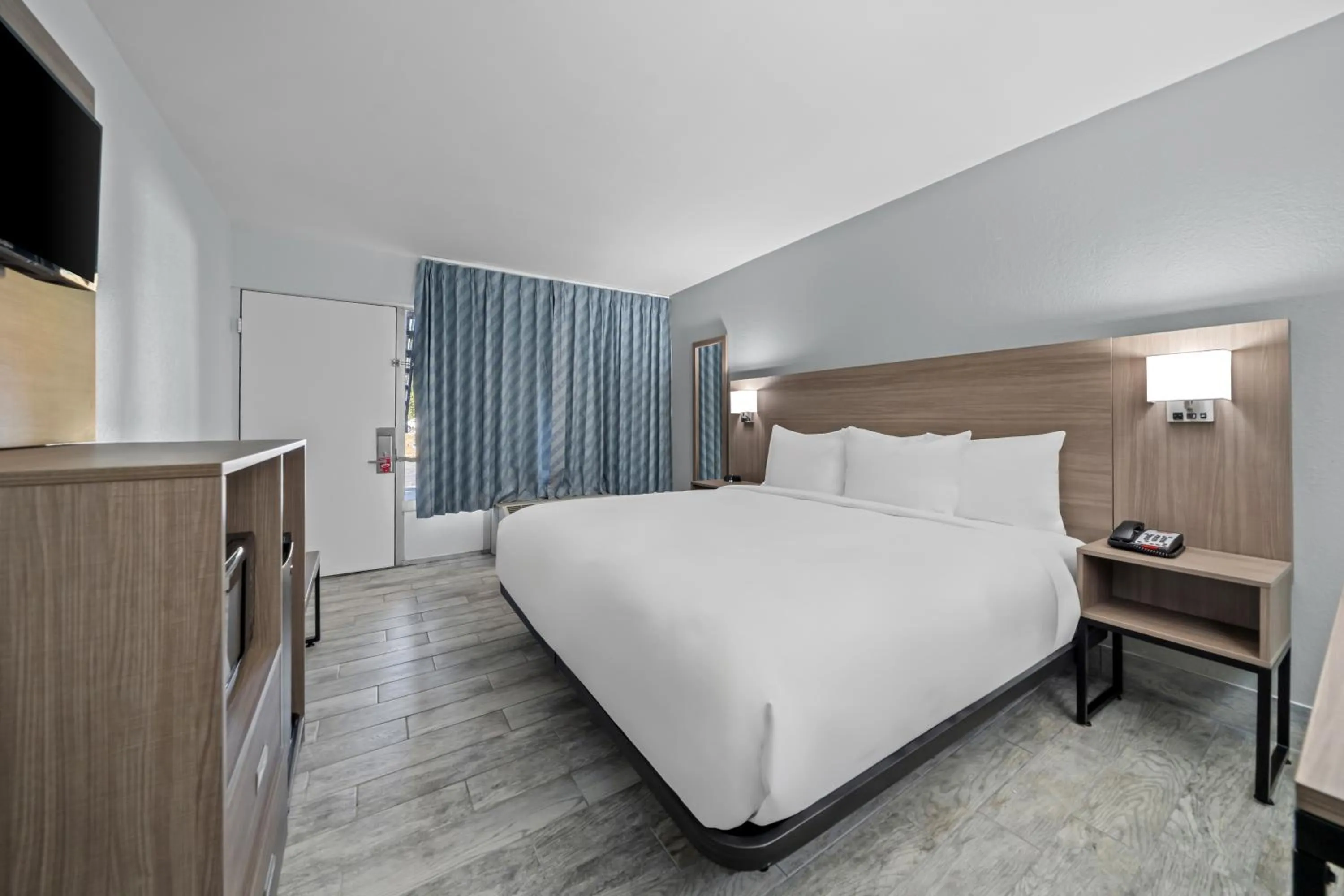 Bed in Econo Lodge Daytona Beach - Speedway