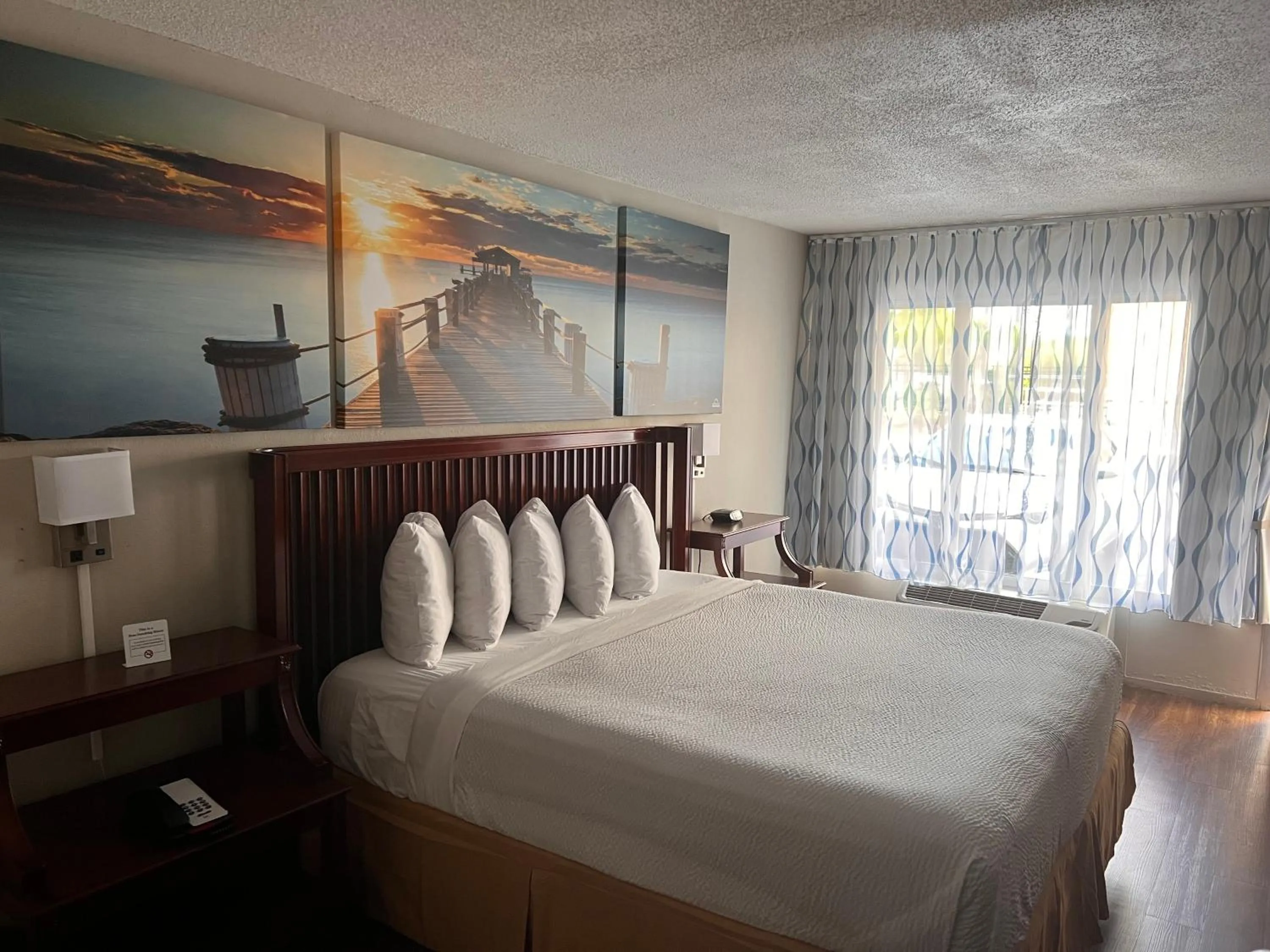 Bedroom, Bed in Days Inn by Wyndham Daytona Beach Speedway