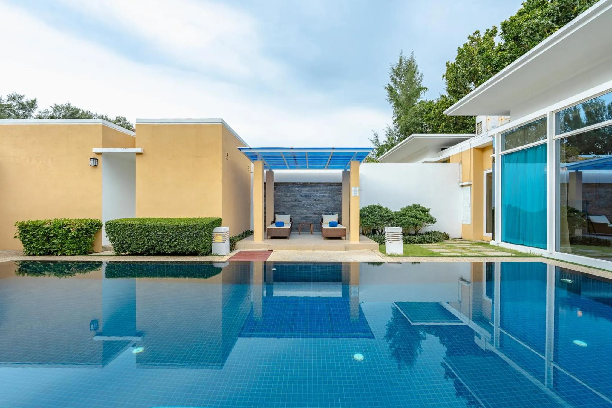 Swimming pool in Splash Beach Resort Phuket Family-Friendly Water Park Resort Near Phuket Airport