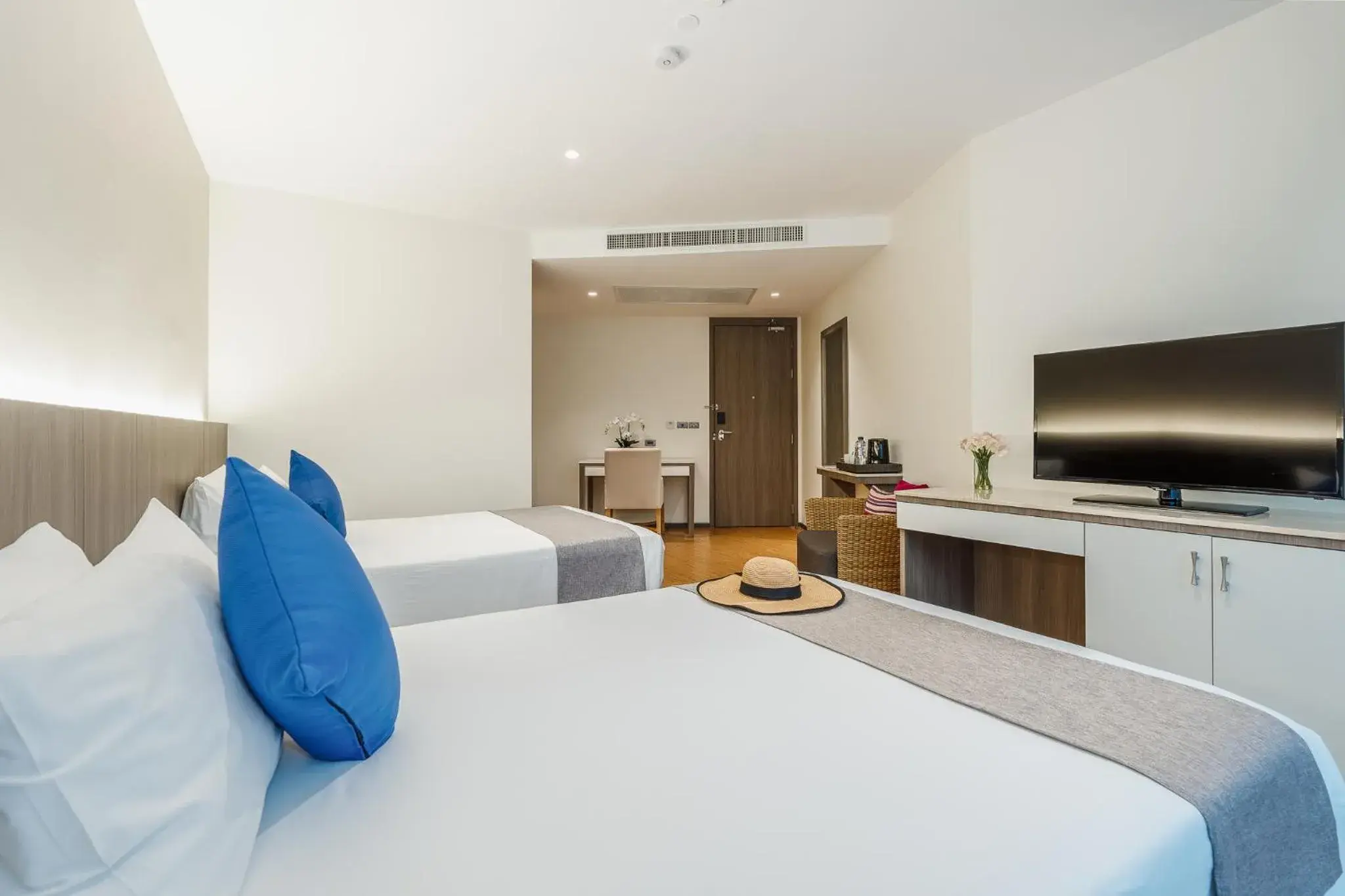 Deluxe Double Double Room No Balcony in Splash Beach Resort Phuket Family-Friendly Water Park Resort Near Phuket Airport Deluxe Double Double Room No Balcony in Splash Beach Resort Phuket Family-Friendly Water Park Resort Near Phuket Airport