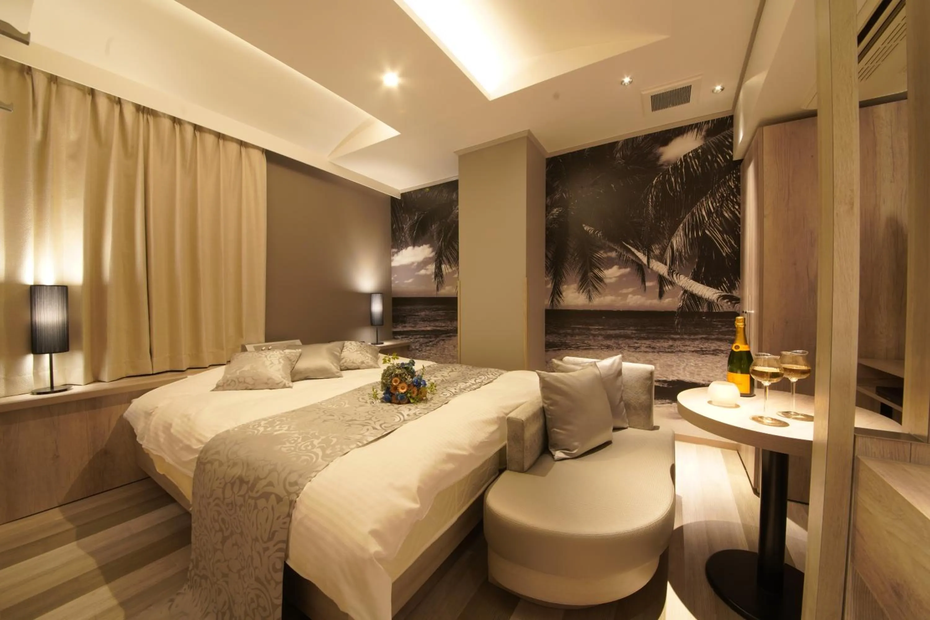 Photo of the whole room, Bed in ルトゥール難波 RetourNANBA 男塾ホテルグループ