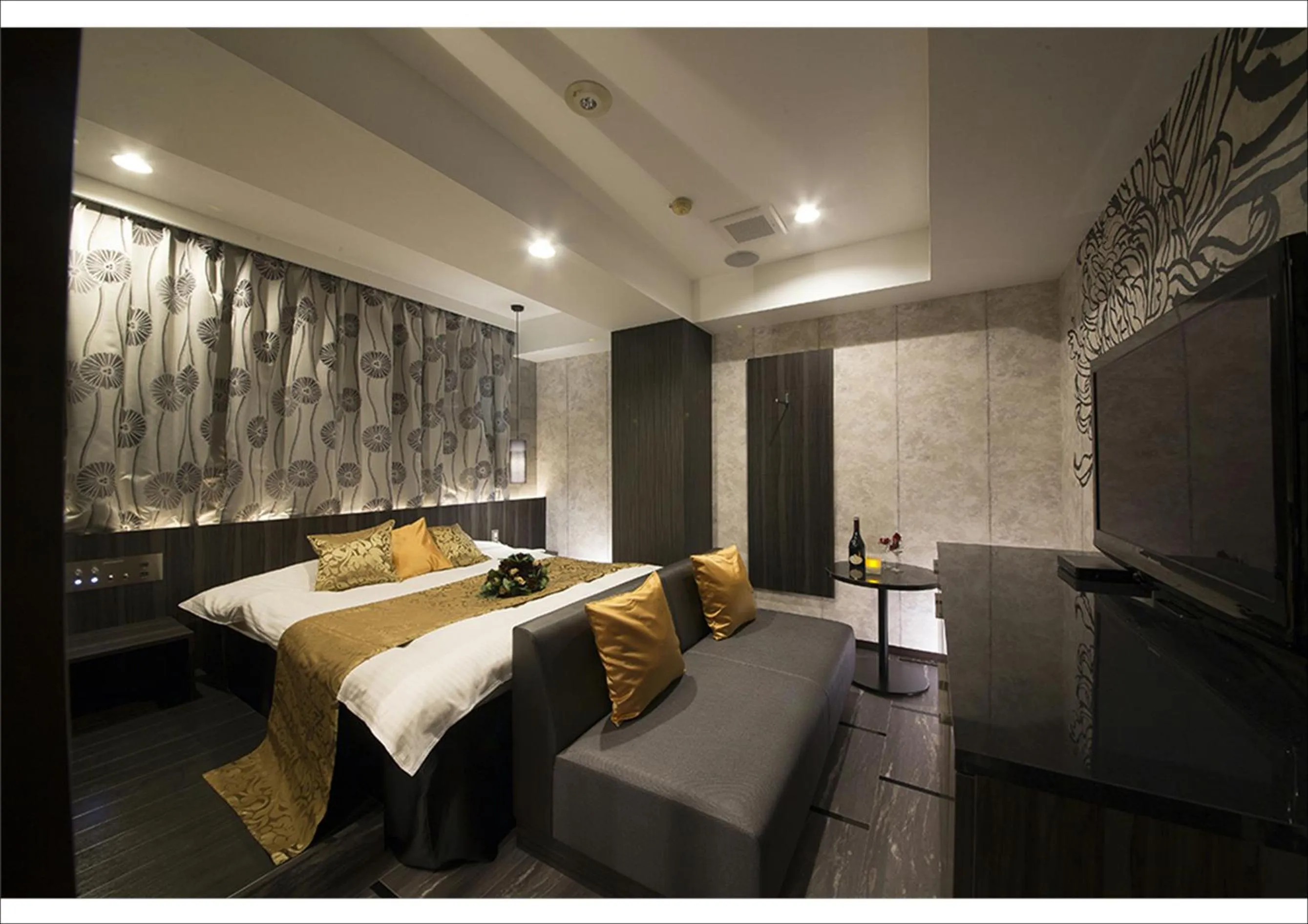 Photo of the whole room, Bed in ルトゥール難波 RetourNANBA 男塾ホテルグループ